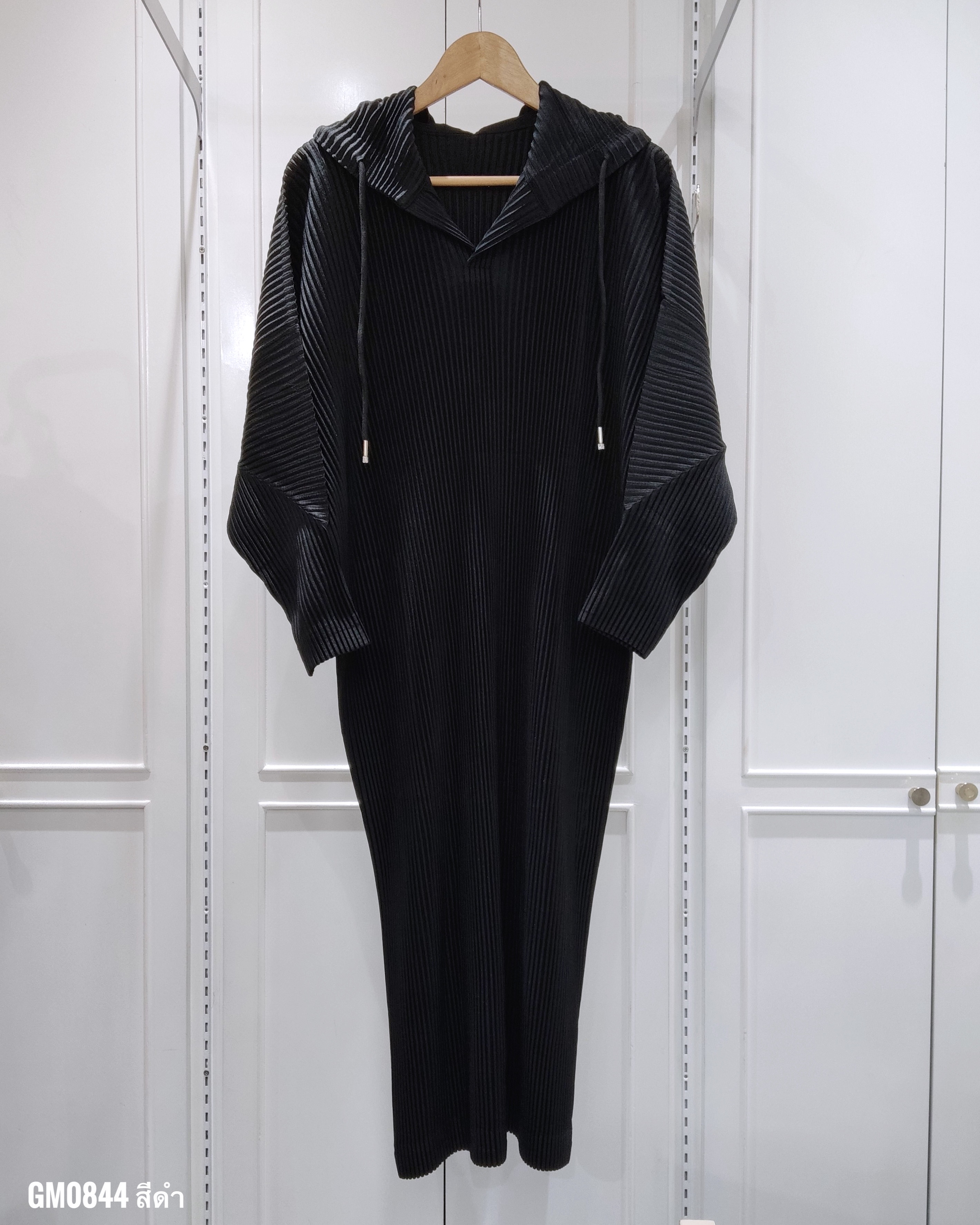 ยาว45 นิ้ว 2MUAY รุ่น GM0844 เดรสอัดพลีท HOODED THICK LONG SLEEVE PLEATED DRESS FREE SIZE สีดำ