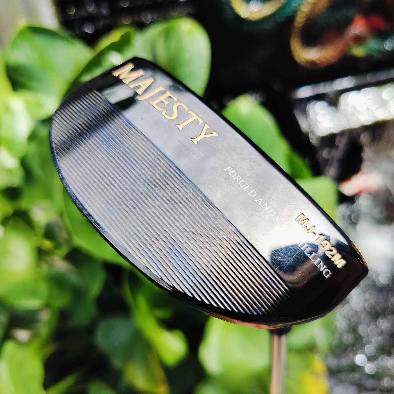 MAJESTY PUTTER – MJ-192M ความยาว 34 นิ้ว พร้อม COVER เดิม ให้ความรู้สึกหรูหราอันเป็นเอกลักษณ์ เฉพาะของแบรนด์ Majesty ไม้กอล์ฟพรีเมี่ยมญี่ปุ่นมือสอง By NakaraLuxurious