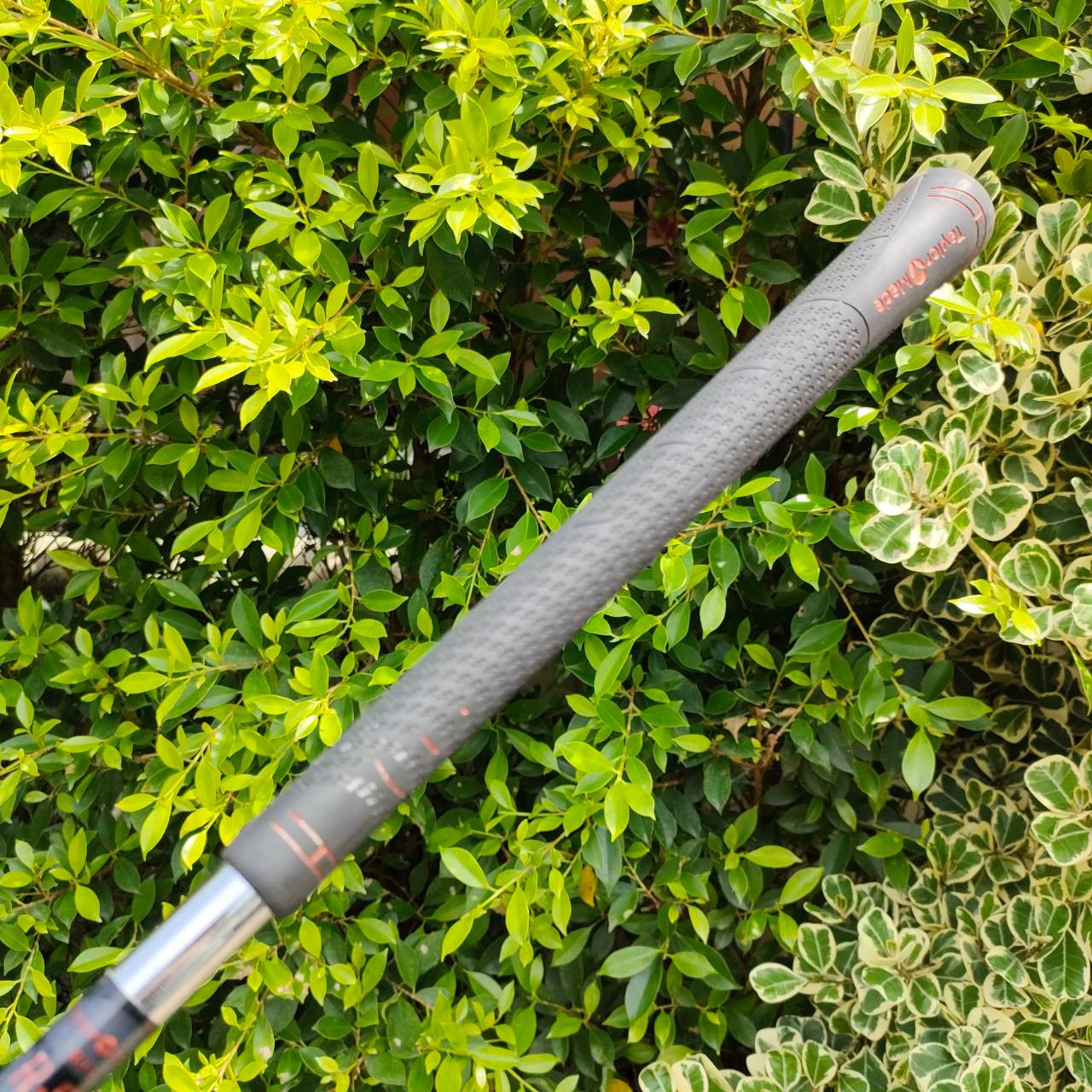 ชุดเหล็ก TAYLORMADE FIRESOLE มีเหล็ก 3-9 เเละ PW ก้าน TAYLORMADE FLEX R เหล็กสุดยอดตำนาน ตีดีแบบสุดๆ วัสดุไทเทเนี่ยม และยังมีใส่ทังสเตน ไว้ในเหล็กยาว เพื่อเพิ่มการชดเชย และให้ลูกลอยง่าย น้ำหนักฟีลลิ่งใส่เต็ม ระยะจึงมาเต็มมากๆ สปินดีจัด ตีง่ายมาก