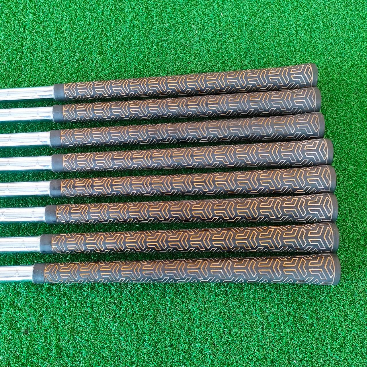 ชุดเหล็ก BRIDGESTONE JUMBO CUSTOM 831 มีเหล็ก 3-9 PW ก้าน JUMBO CUSTOM 831 สภาพสวย ก้านเดิม กริพเดิม ปลอกคอเดิม ทุกไม้ครับ MADE IN JAPAN