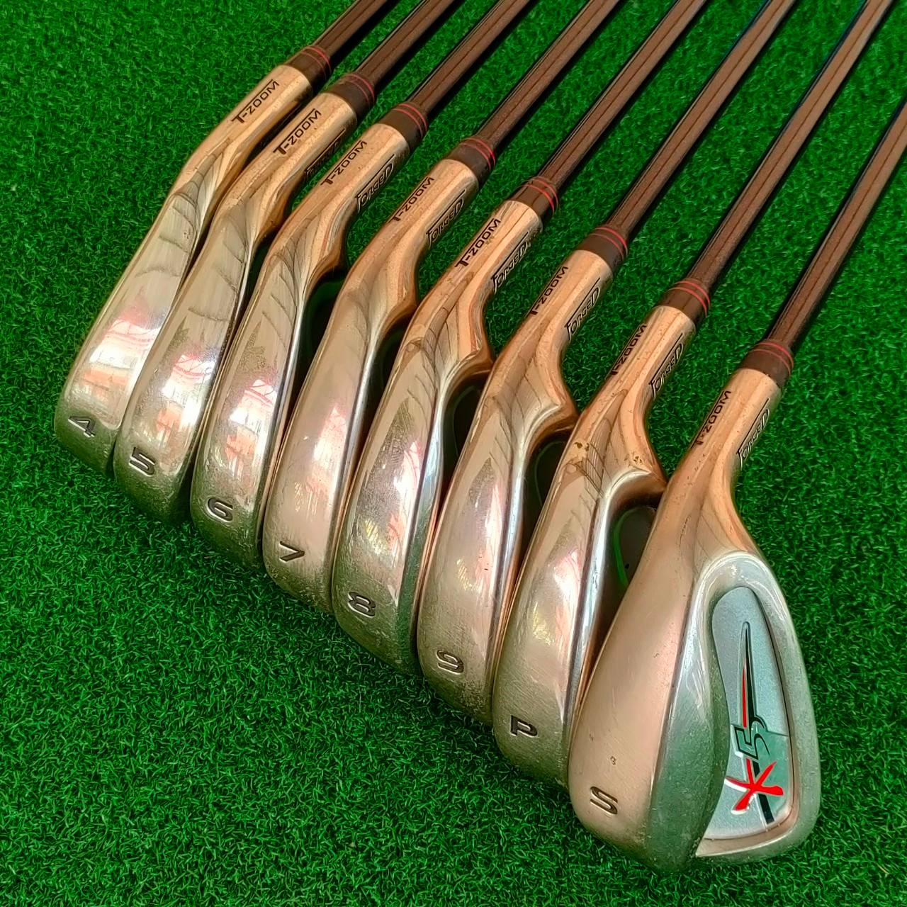 **ไม้กอล์ฟสำหรับผู้หญิง** ชุดเหล็ก T-ZOOM X5 มีเหล็ก 4-9 เเละ PW SW ก้าน MEMORY ACTION FLEX L เป็นเหล็ก FORGED CAVITY ตีง่าย วัสดุดีมากๆ นุ่มครับ ของใหม่รุ่นนี้ออกมา 39,899