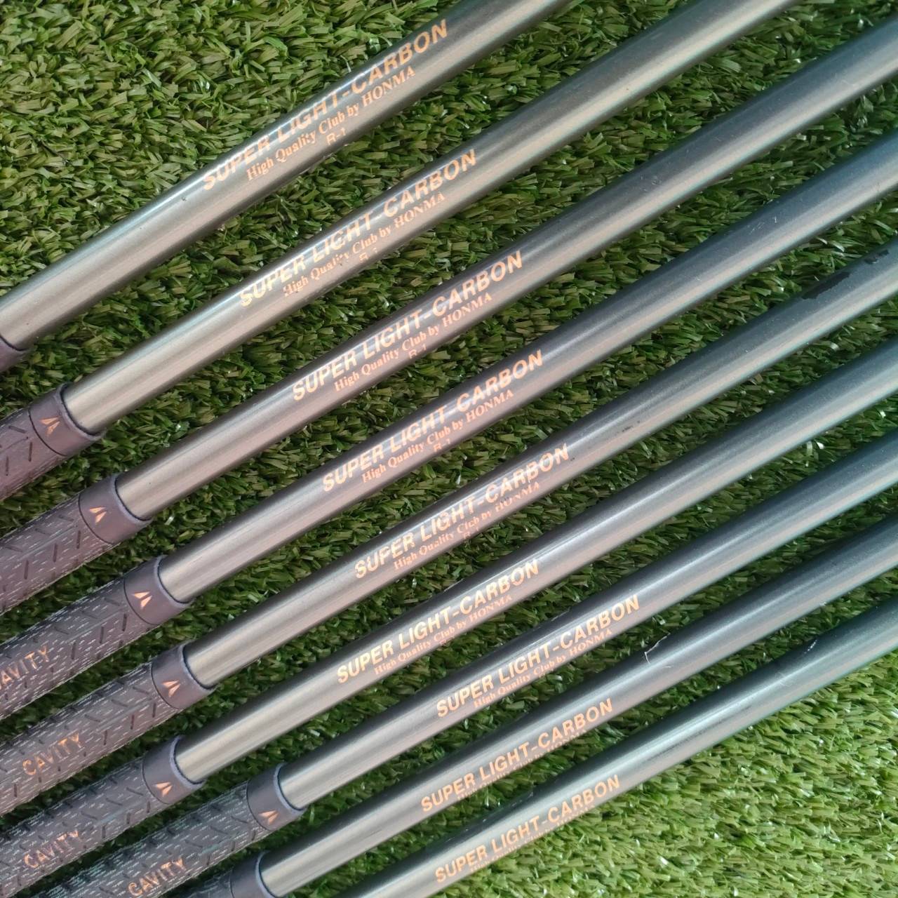 ชุดเหล็ก HONMA LB-606 CAVITY BACK มีเหล็ก 3 - 10 เเละ SW ก้าน SUPER LIGHT CARBON FLEX R-1 วัสดุพรีเมี่ยม FORGED จาก JAPAN SAKATA ก้านเบาพิเศษ ทำให้ตีง่ายมาก!! ไม้กอล์ฟมือสอง ของแท้ BY NakaraLuxurious
