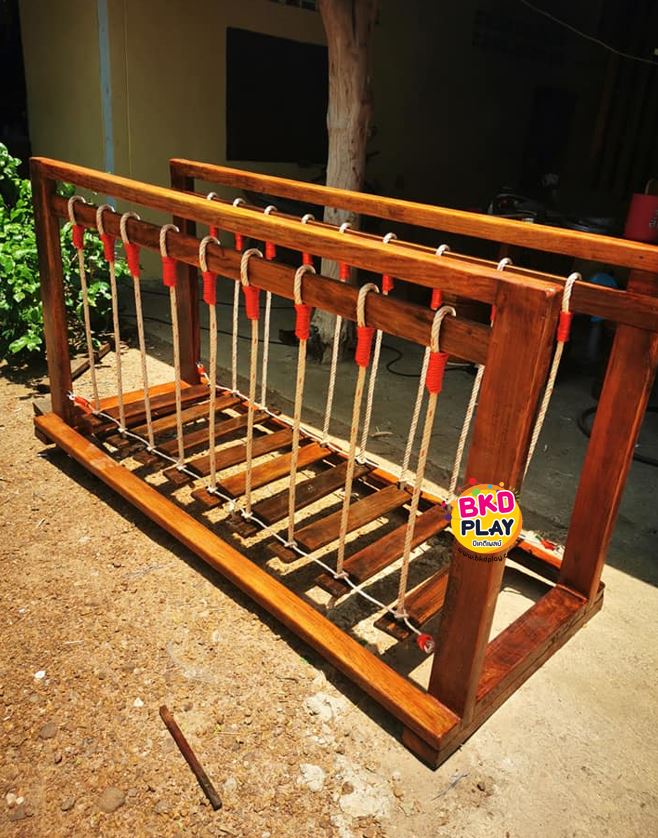 เครื่องเล่นสนามไม้ ทางเดินทรงตัวไม้ ,สะพานทรงตัว เครื่องเล่นสนามกลางแจ้ง-ในร่มของเล่นสนาม wood playground
