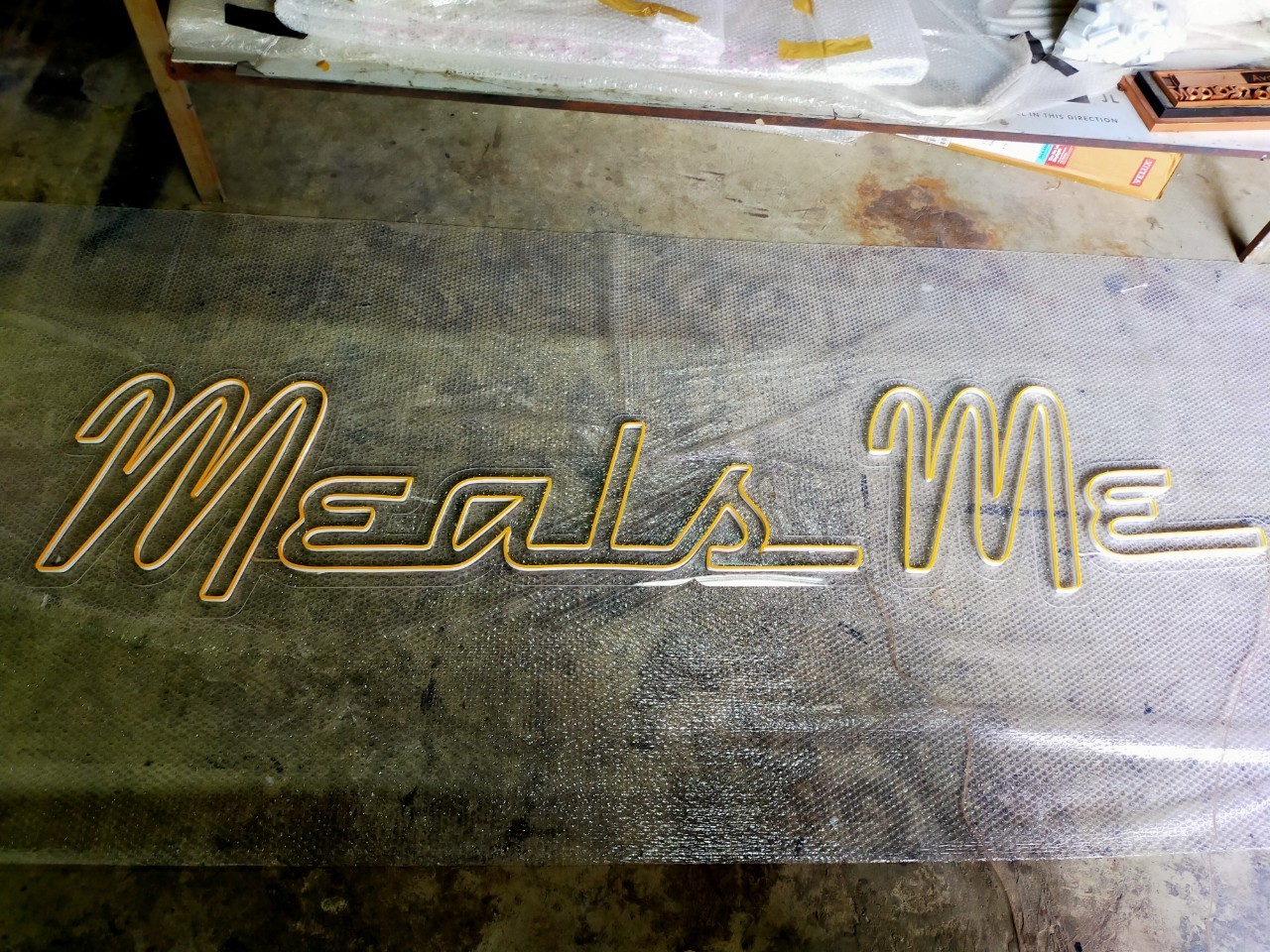 ไฟนีออน เฟค