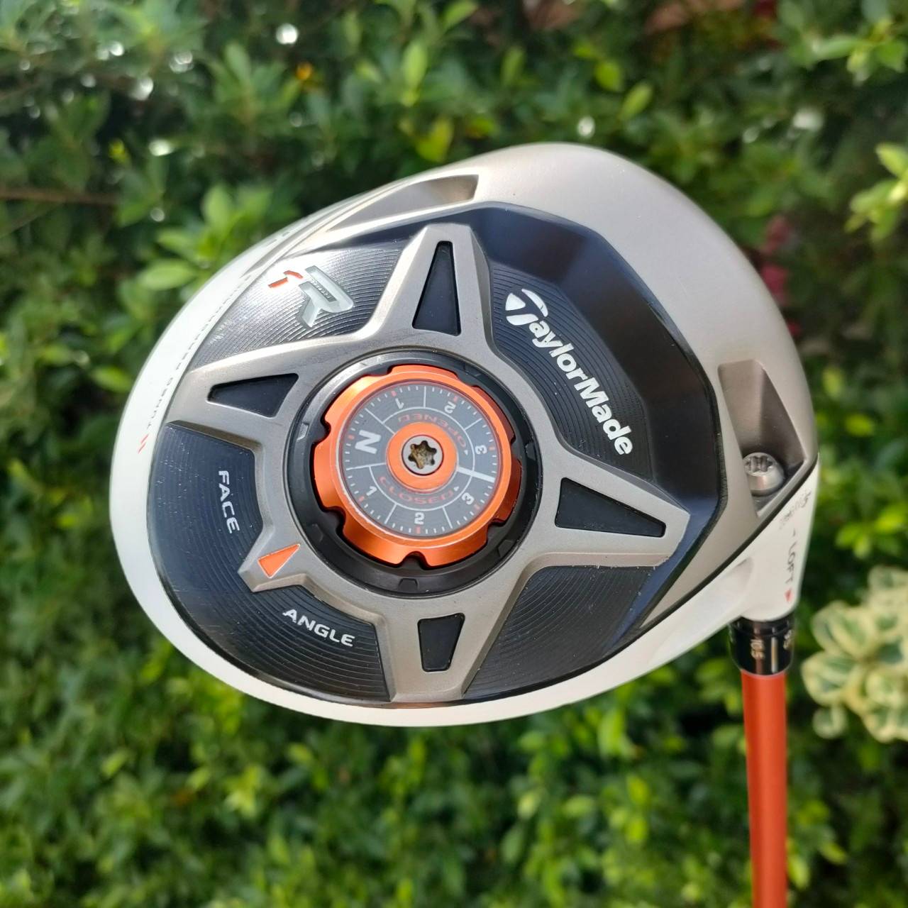 DRIVER TAYLORMADE R1 FACE ANGLE องศา 9.5 ก้าน MITSUBISHI RAYON FLEX R เป็นรุ่นหน้าดำ ตีไกล ตีง่าย!! ไขปรับองศาได้ตามใจชอบ!! ไม้กอล์ฟมือสอง ของแท้ BY NakaraLuxurious