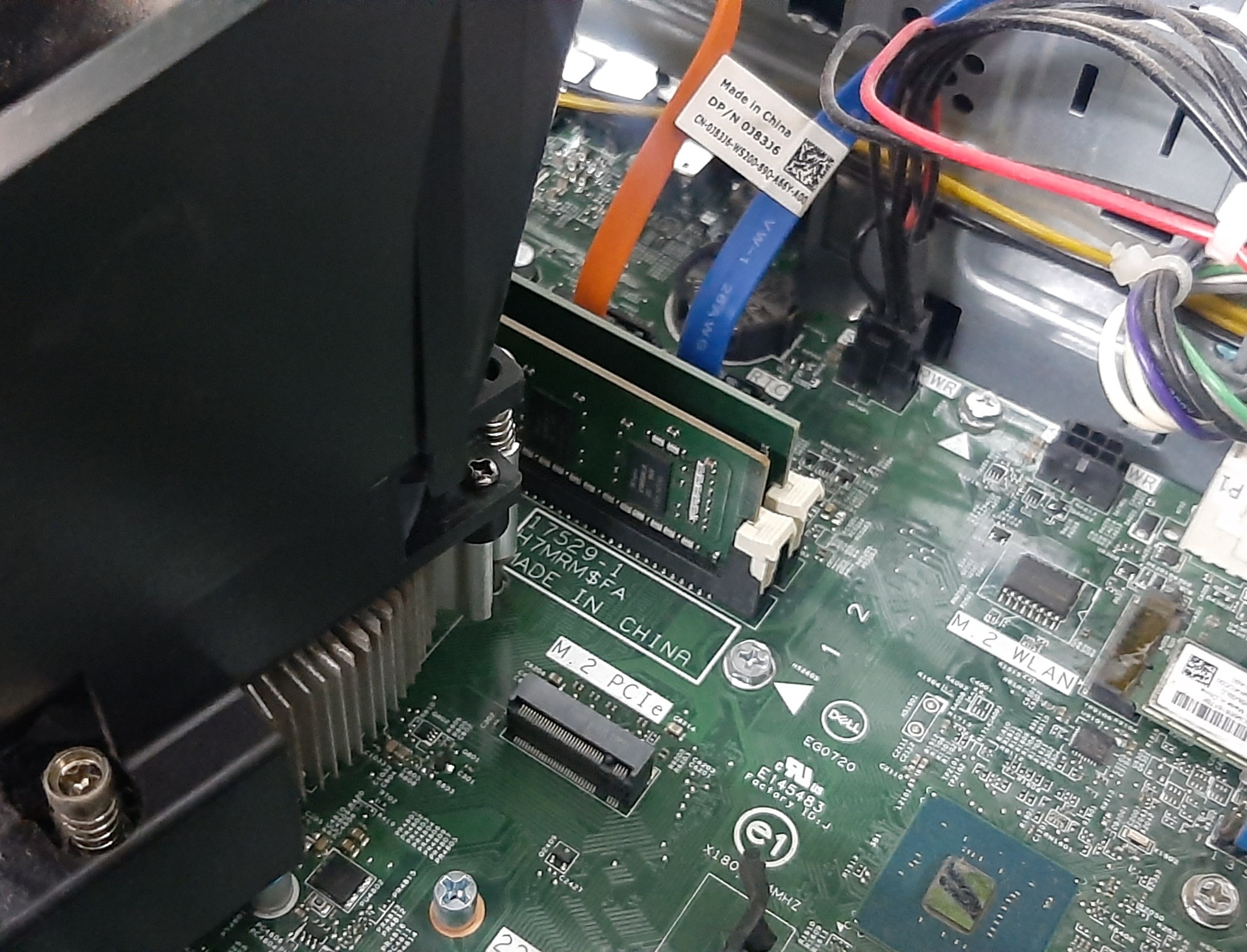 คอมพิวเตอร์ตั้งโต๊ะมือสอง สภาพดี Dell Vostro 3670 MT (i3-8100 Ram8GB HDD1TB) ประกันร้าน 1 เดือน