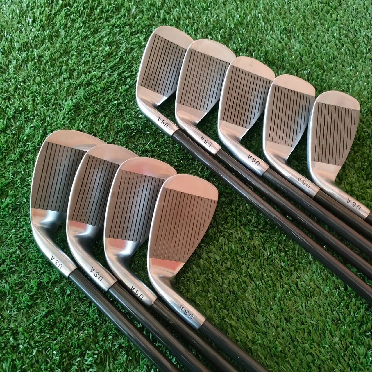 ชุดเหล็ก LYNX SILVER มีเหล็ก 3-9 เเละ PW SW ก้าน LOW TORGQUE FLEX R สุดยอดดีไซน์ ออกแบบให้ตีง่ายจัดๆ กึ่งไฮบริดเลยก็ว่าได้ แต่ยังคงความคม แบบสุดๆและสปินจัดๆของ LYNX ตีไกล ได้ระยะ ตีง่าย เบาสบาย ตกหยุด!!!