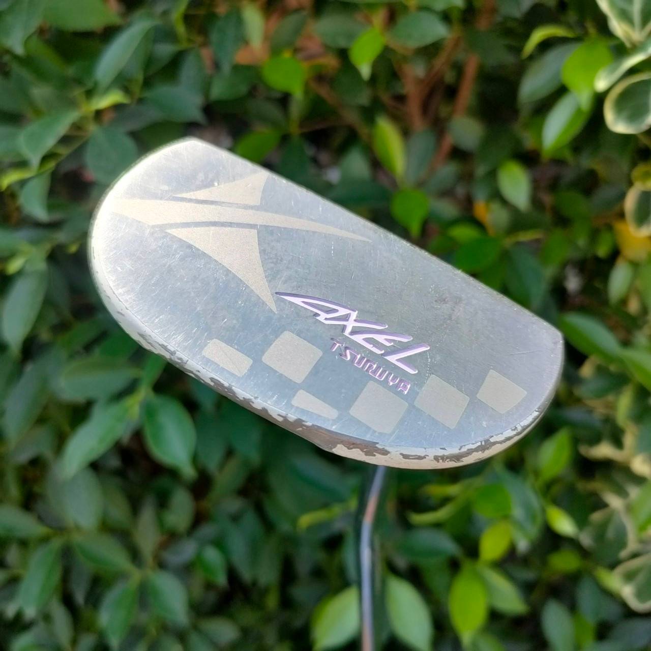 PUTTER TSURUYA AXEL ความยาว 34 นิ้ว ก้าน AXEL ** กริฟต้องเปลี่ยน ** หน้าสัมผัสดีมาก น้ำหนักดี