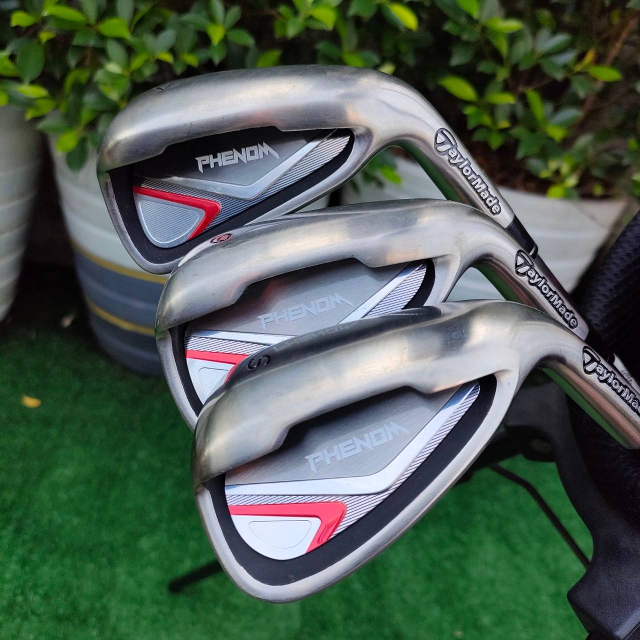**ไม้กอล์ฟครบชุดสำหรับเด็ก** TAYLORMADE PHENOM พร้อมถุงกอล์ขาตั้ง สภาพสวยนางฟ้าสุดๆ สำหรับน้องที่อายุ 9 - 12 ขวบ
