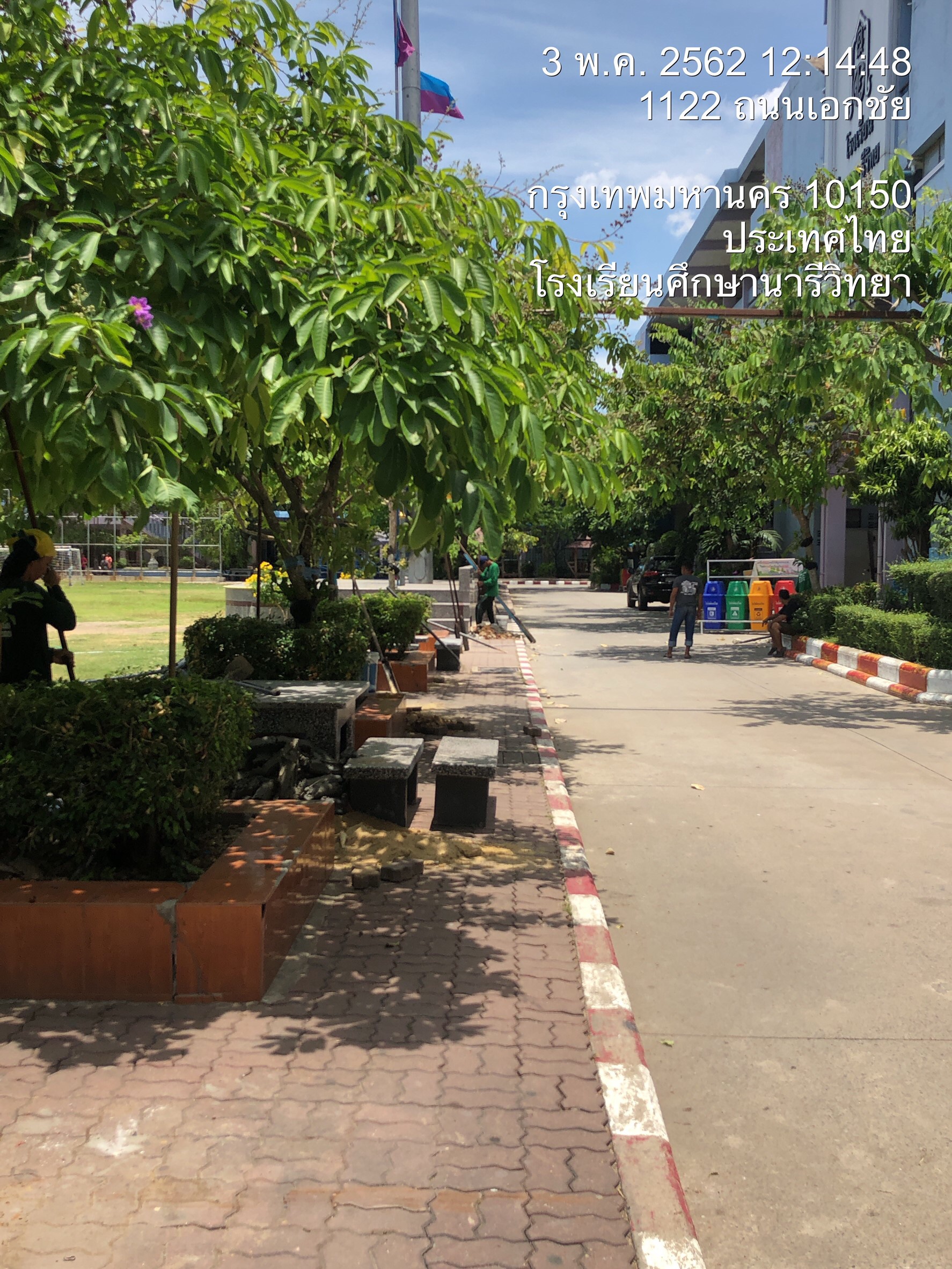 รร. ศึกษานารี ทำหลังคาทางเชื่อมอาคารเรียน