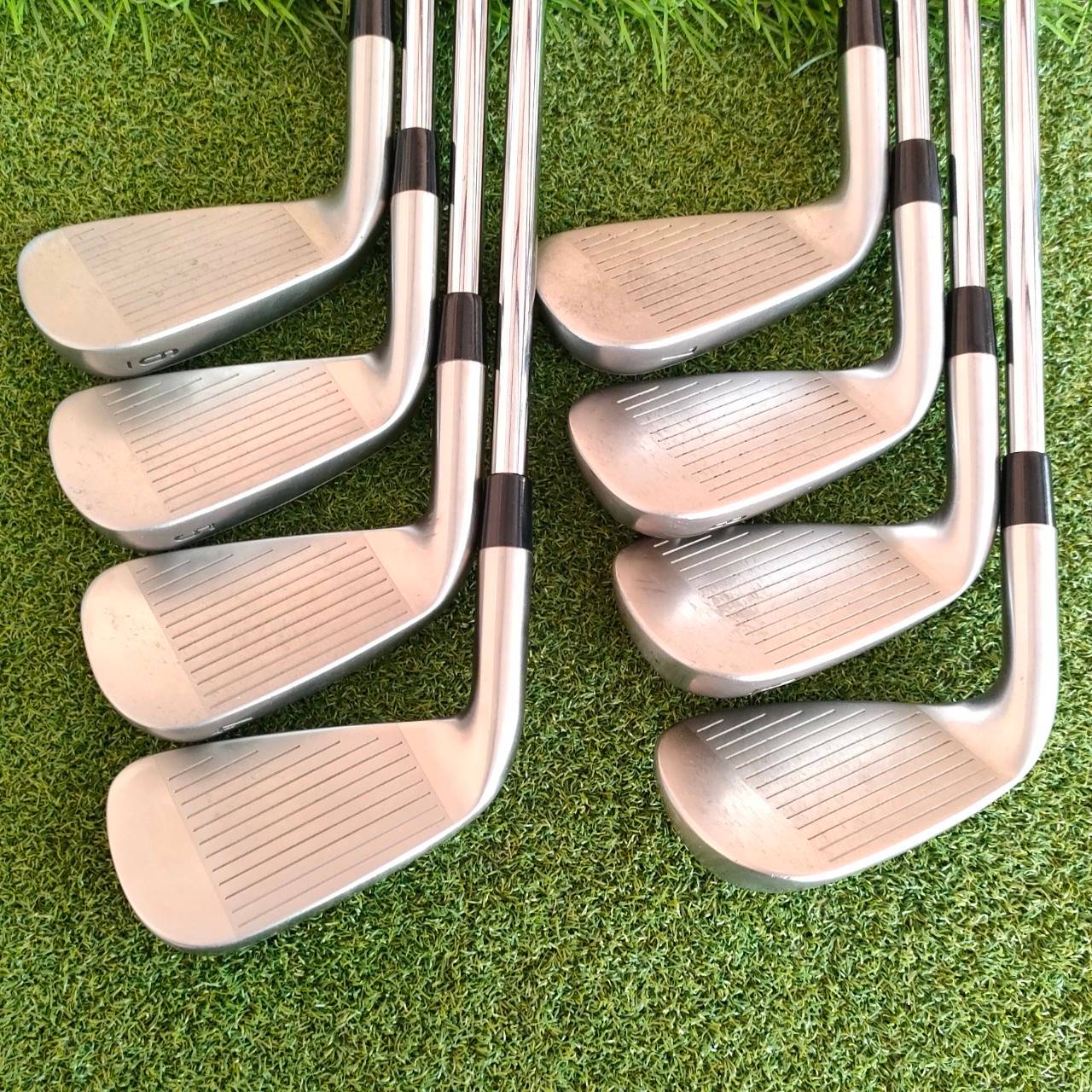 ชุดเหล็ก CALLAWAY RAZR X TOUR มีเหล็ก 3 - 9 PW ได้เหล็ก 8 ชิ้น ก้าน N.S.PRO 950 GH ก้านดีมากๆ ลงตัวมากครับ สุดยอดคุณภาพ สวยงาม