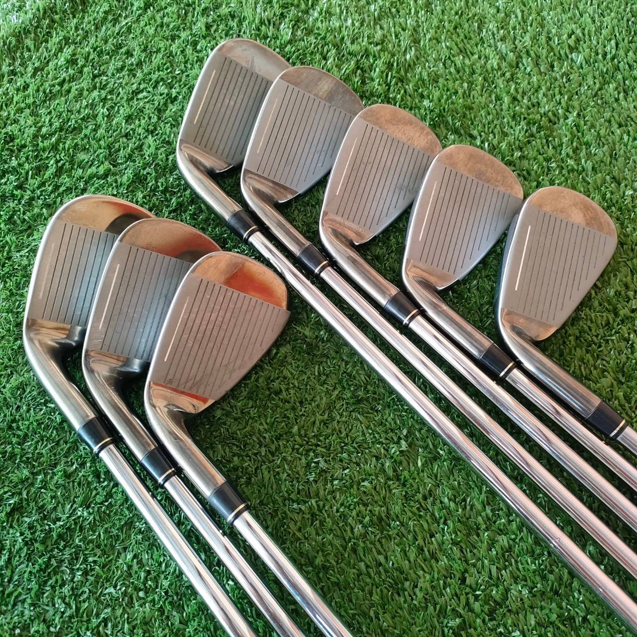 ชุดเหล็ก TAYLORMADE BURNER มีเหล็ก 5-9 เเละ PW AW SW ก้าน N.S.PRO 950 GH FLEX R ก้านเหล็กเบาเพียงแค่ 95 กรัม, ตีระยะได้ไกลขึ้น และสีรมดำ สภาพสวยเดิมหมด ก้านเดิม กริพเดิม!! ไม้กอล์ฟมือสอง ของแท้ BY NakaraLuxurious