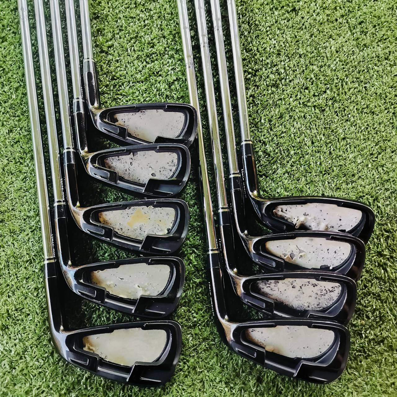 ลดล้างสต๊อค!!! ** มีตำหนิเพลทหลังหลุด ** ชุดเหล็ก WILSON STAFF BLACK รุ่นนี้เป็นรุ่น STAFF ที่ทางวิลซันทำออกมา ไม้กอล์ฟพรีเมี่ยมมือสอง ของแท้ By NakaraLuxurious