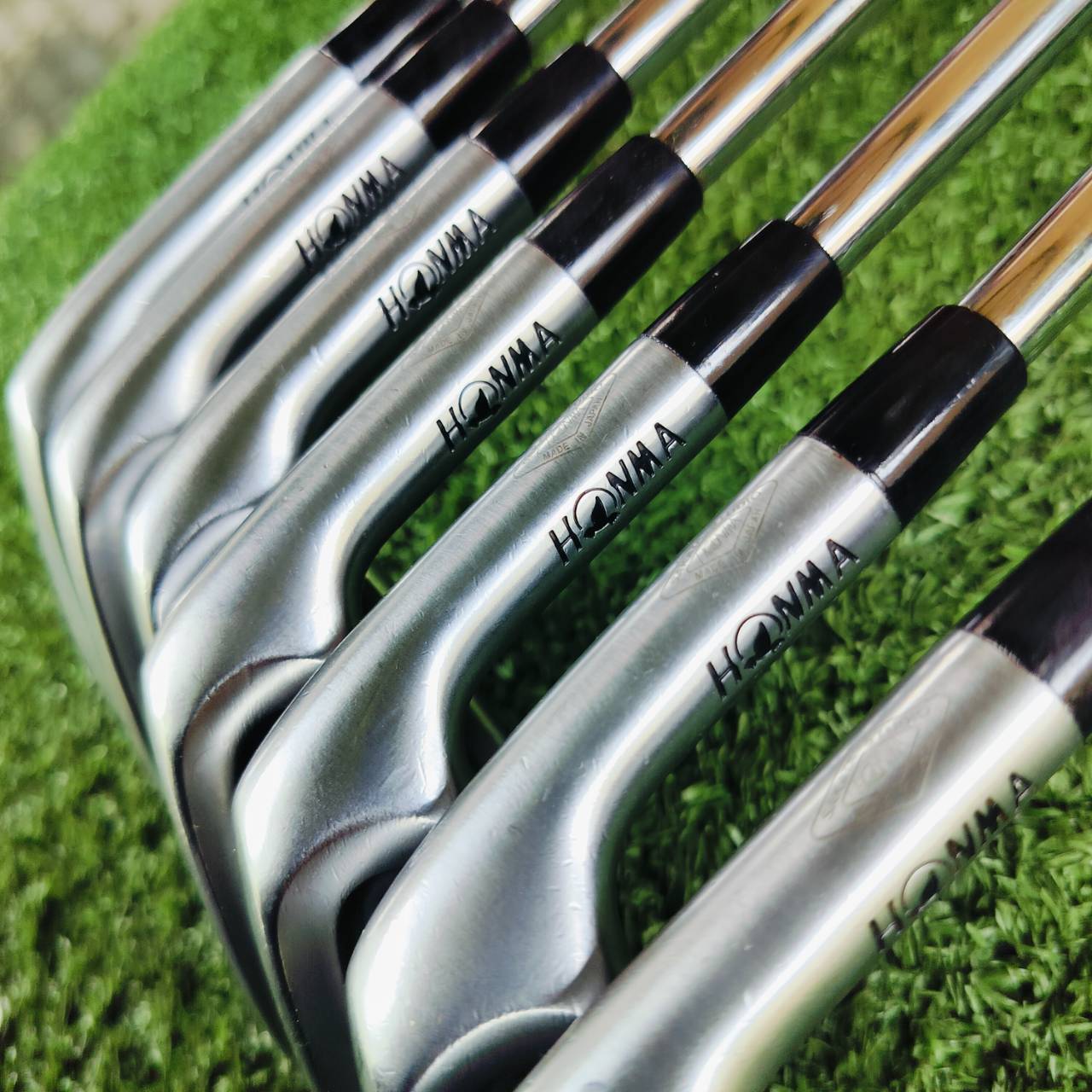 ชุดเหล็ก HONMA BERES PRO เหล็ก FORGED จาก JAPAN SAKATA ถ้าแบรนด์ระดับ HONMA ทำเหล็ก FORGED แบบมันส์ๆ ที่เป็นตระกูล TOP ระดับ BERES ต้องมีอะไรดีกว่าตระกูล TOUR WORLD แน่นอน ไม้กอล์ฟพรีเมี่ยมญี่ปุ่นมือสอง ของแท้ By NakaraLuxurious