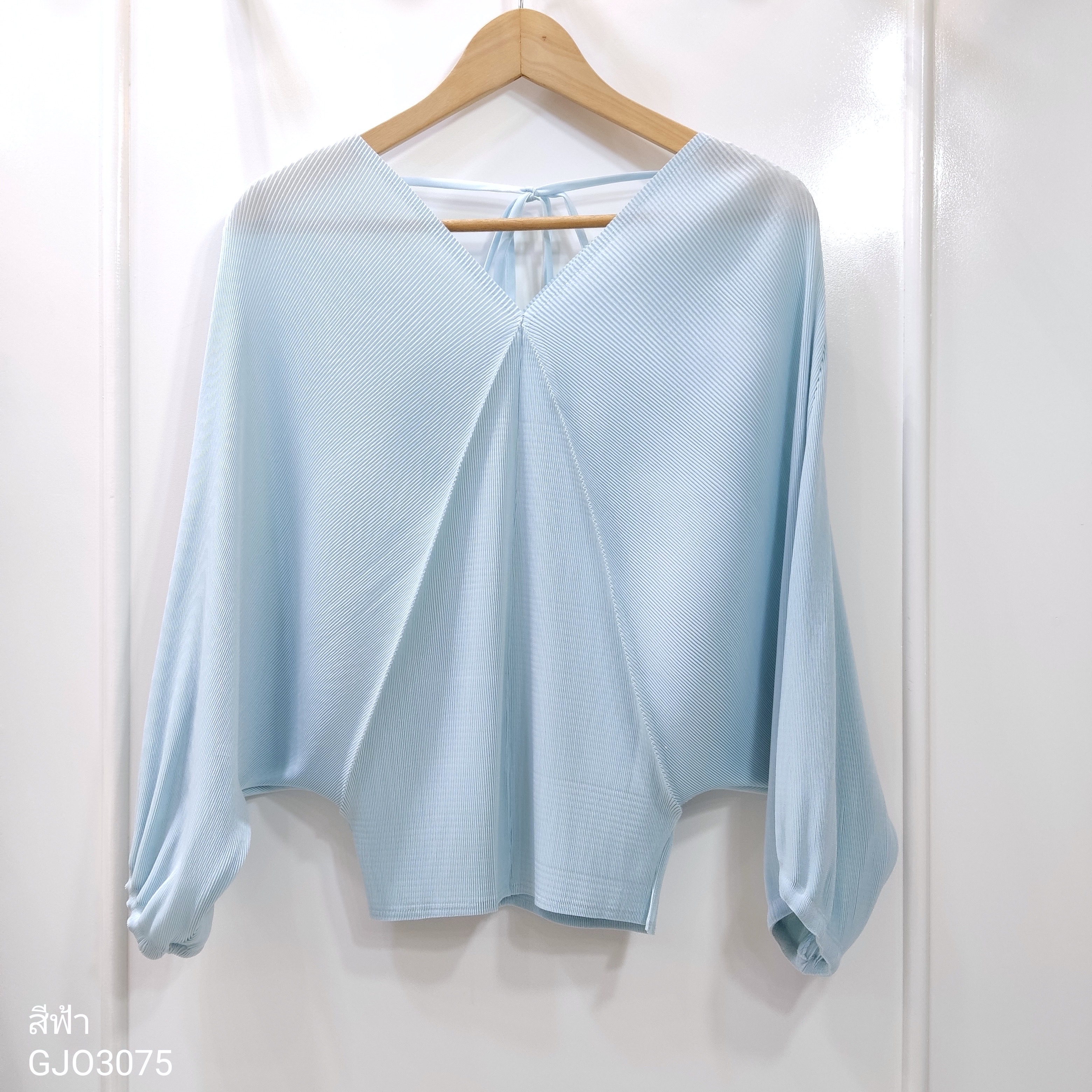 2MUAY รุ่น GJO3075 เสื้อผู้หญิง เสื้อพลีทคุณภาพ สีดำ BATSLEEVE BOW TIE PLEAT TOP FREE SIZE