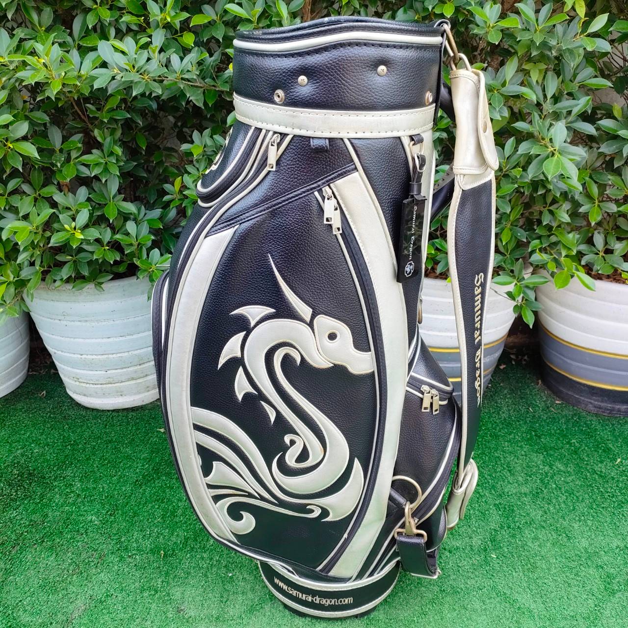 ถุงกอล์ฟ SAMURAI - DRAGON มือสอง **ถุงกอล์ฟ มีตำหนิลอก ตำเเหน่ง ตรงปากถุง** ถุง TOUR ใบใหญ่ ถุงสวยมากๆครับ