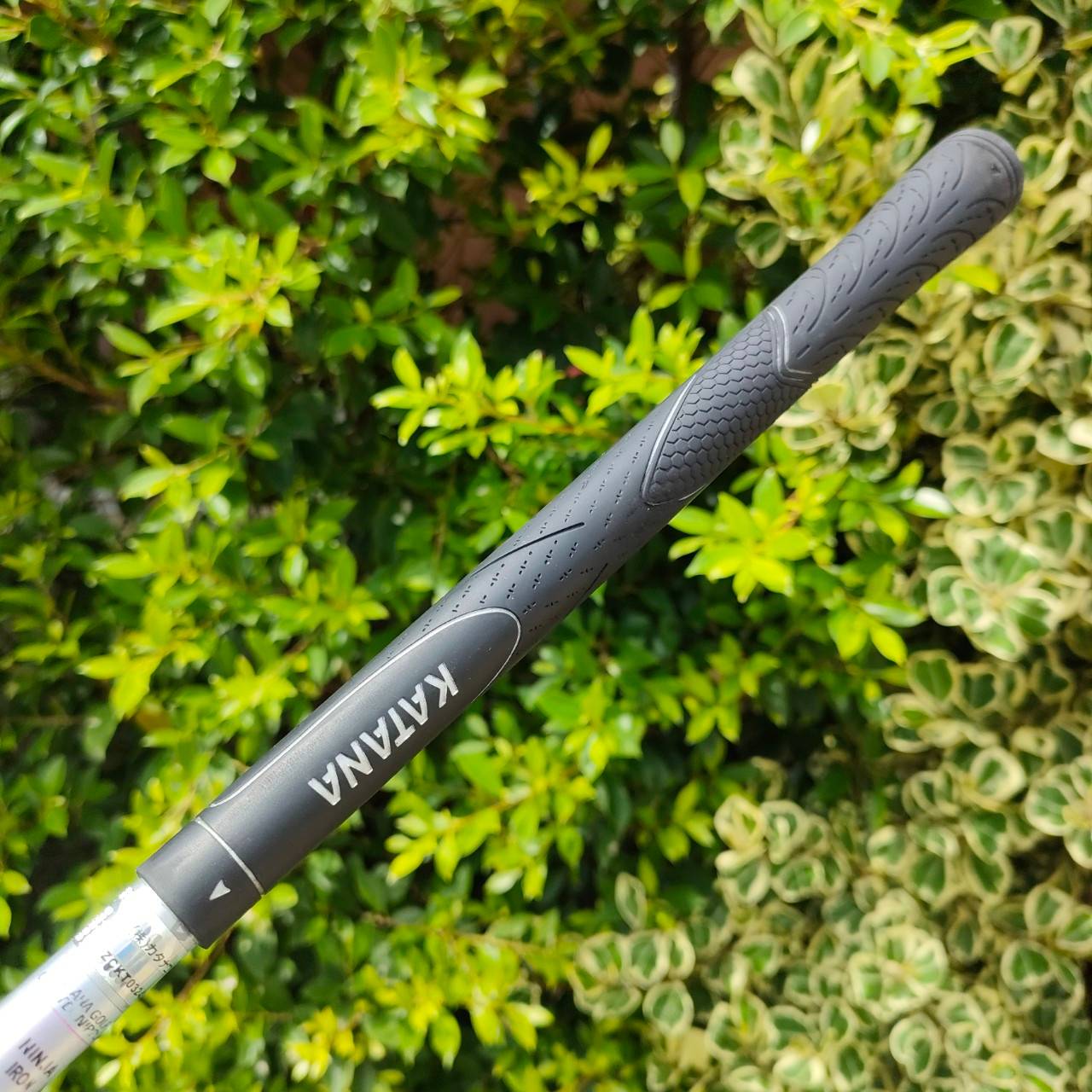 ชุดเหล็ก KATANA NINJA มีเหล็ก 6-9 เเละ PW ก้าน NINJA VOLTIO FLEX SR ตีไกลแบบจัดๆ ไกลกว่าปกติ 1 - 2 เหล็ก หน้าไม้ชันขึ้นมาก แต่ตีลูกลอยง่ายจัด และชดเชยความผิดพลาดสูง วัสดุพรีเมี่ยม ใบไม่ใหญ่เทอะทะ ก้านก็ดีมากๆครับ เหล็ก 6 ก็ไกลกว่าเหล็ก 5 หลายยี่ห้อครับ!!!