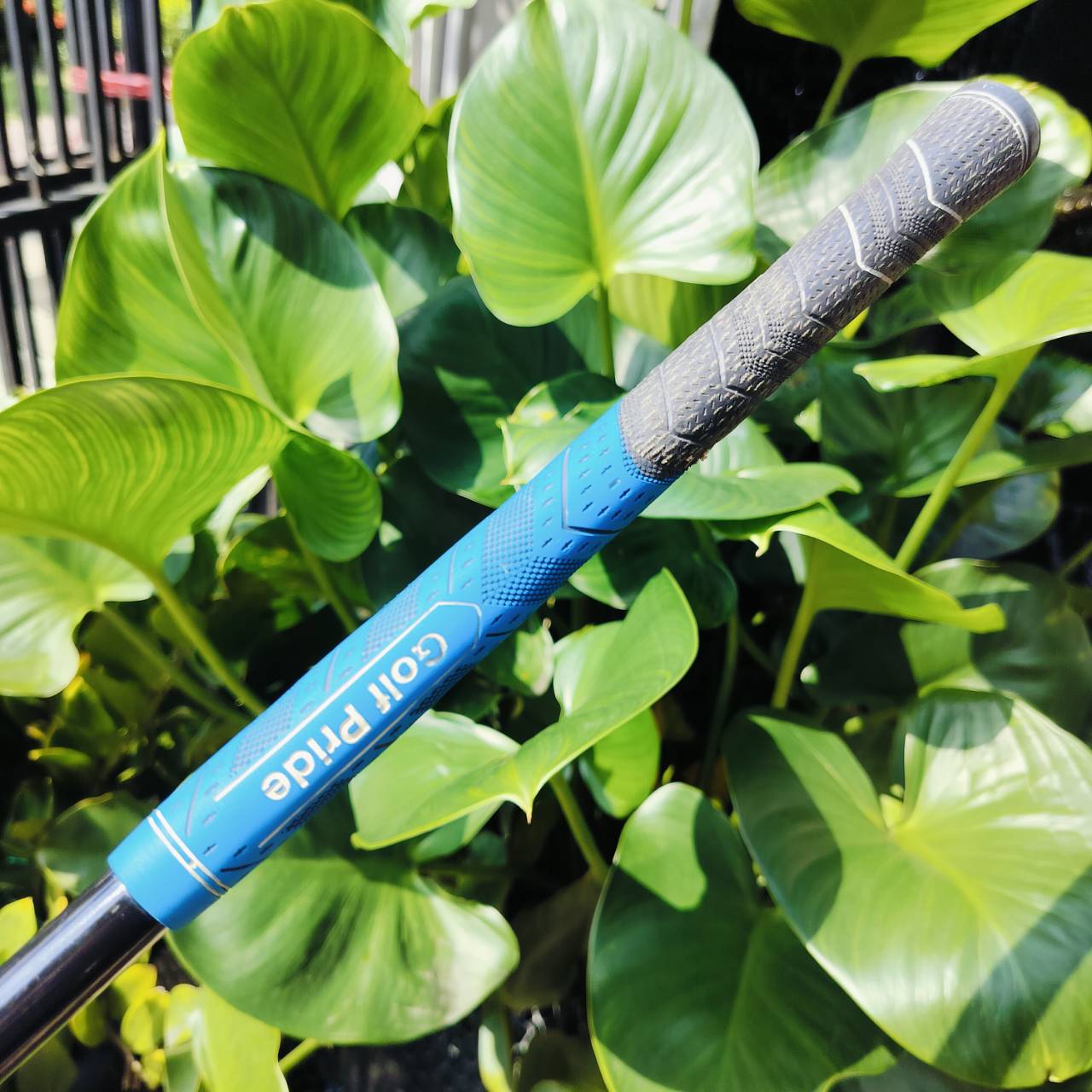 Driver Taylormade BURNER PLUS ตัว PLUS หน้าเด้ง ตีไกลมากๆ และตัวนี้ตีง่ายมากด้วยการยื่น กระดองออกไปด้านหลัง และ เป็นกระดองเบา ทำให้จุด CG ลงมาอยู่ต่ำและลึกอย่างมาก ไม้กอล์ฟพรีเมี่ยมมือสอง ของแท้ NakaraLuxurious