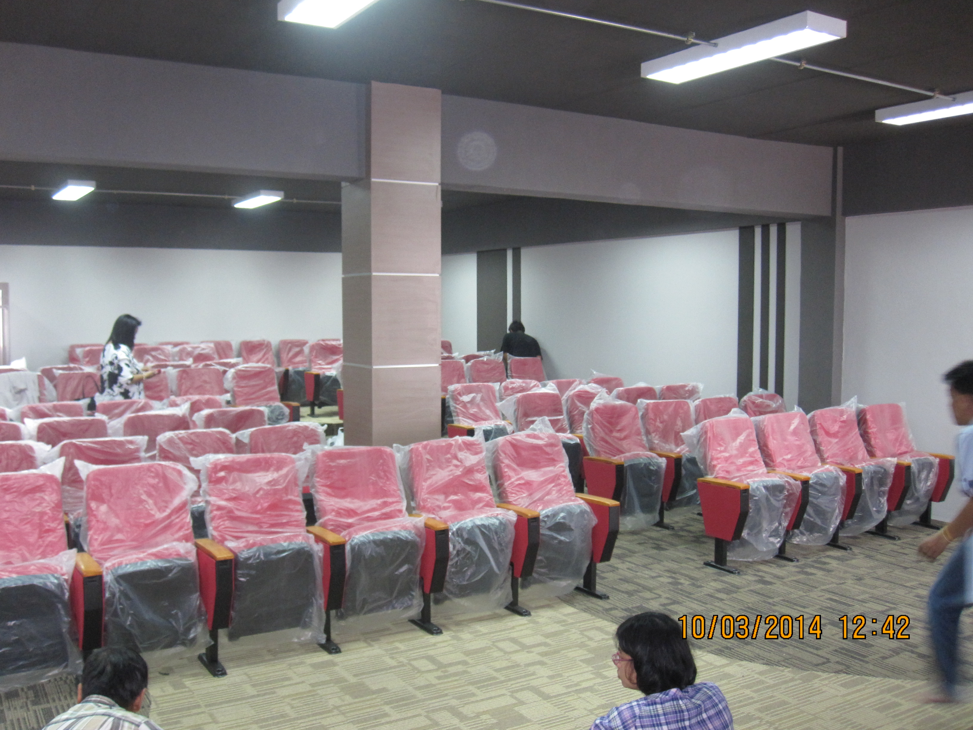 โรงเรียนสมุทรปราการ ตกแต่งหอประชุมใหม่