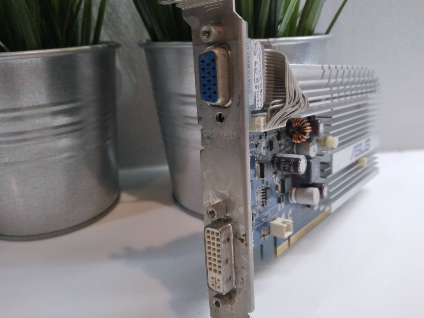 Original 512MB ASUS EN8400GS Silent/P/512/EU VGA/DVI PCIe Graphics Card