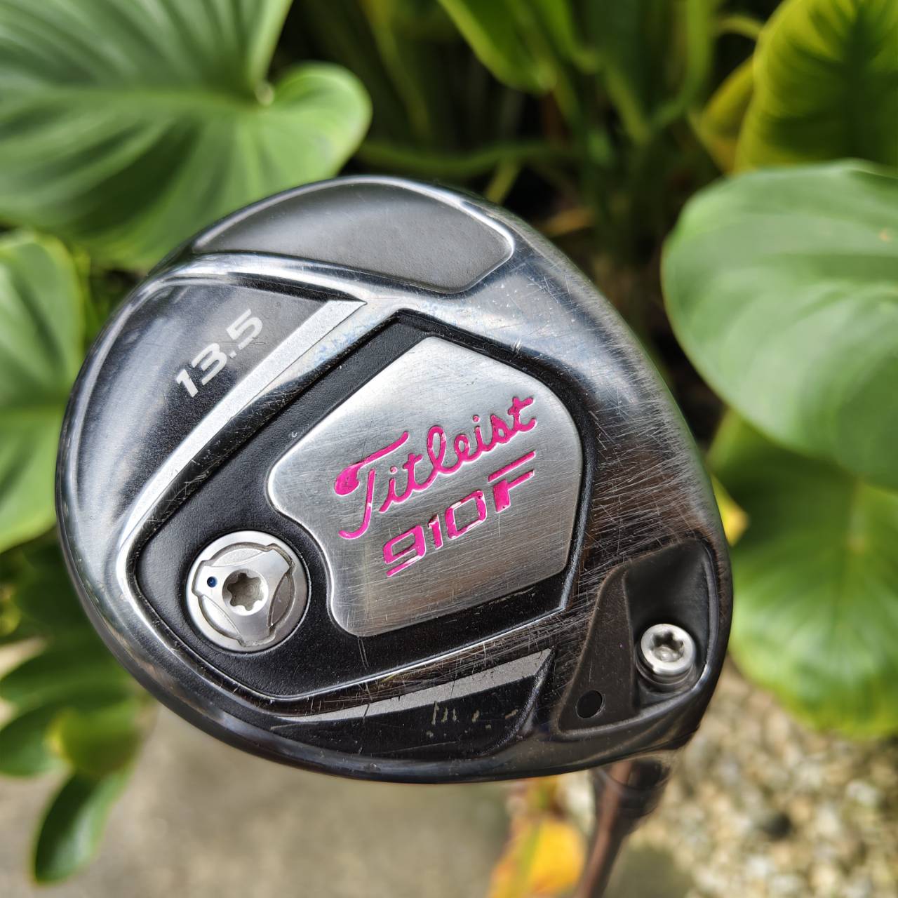 3W ตัวแรง! Titleist 910F เทคโนโลยี SureFit Tour Hosel ปรับองศาหน้าไม้ (Loft) และมุม Lie