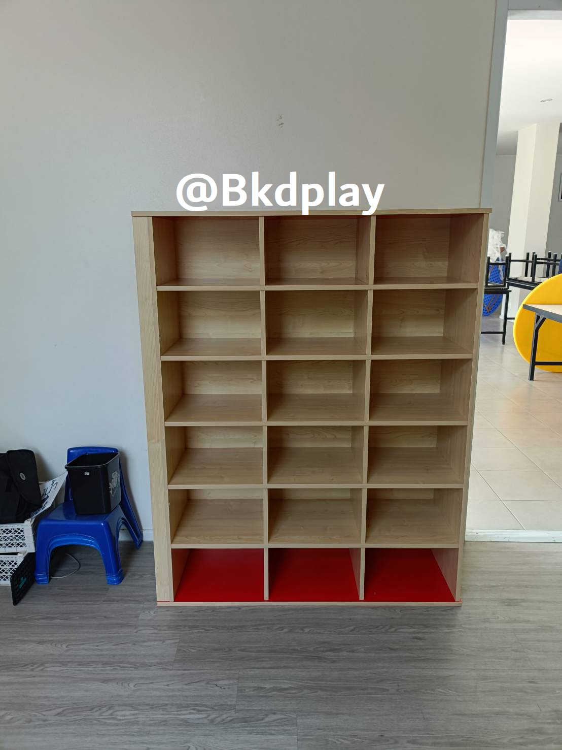 ชั้นเก็บกระเป๋าที่นอนเด็ก 18 ช่อง, ชั้นไม้, ตู้ไม้ เฟอร์นิเจอร์เด็ก, สำหรับโรงเรียน ศูนย์พัฒนาเด็กเล็ก