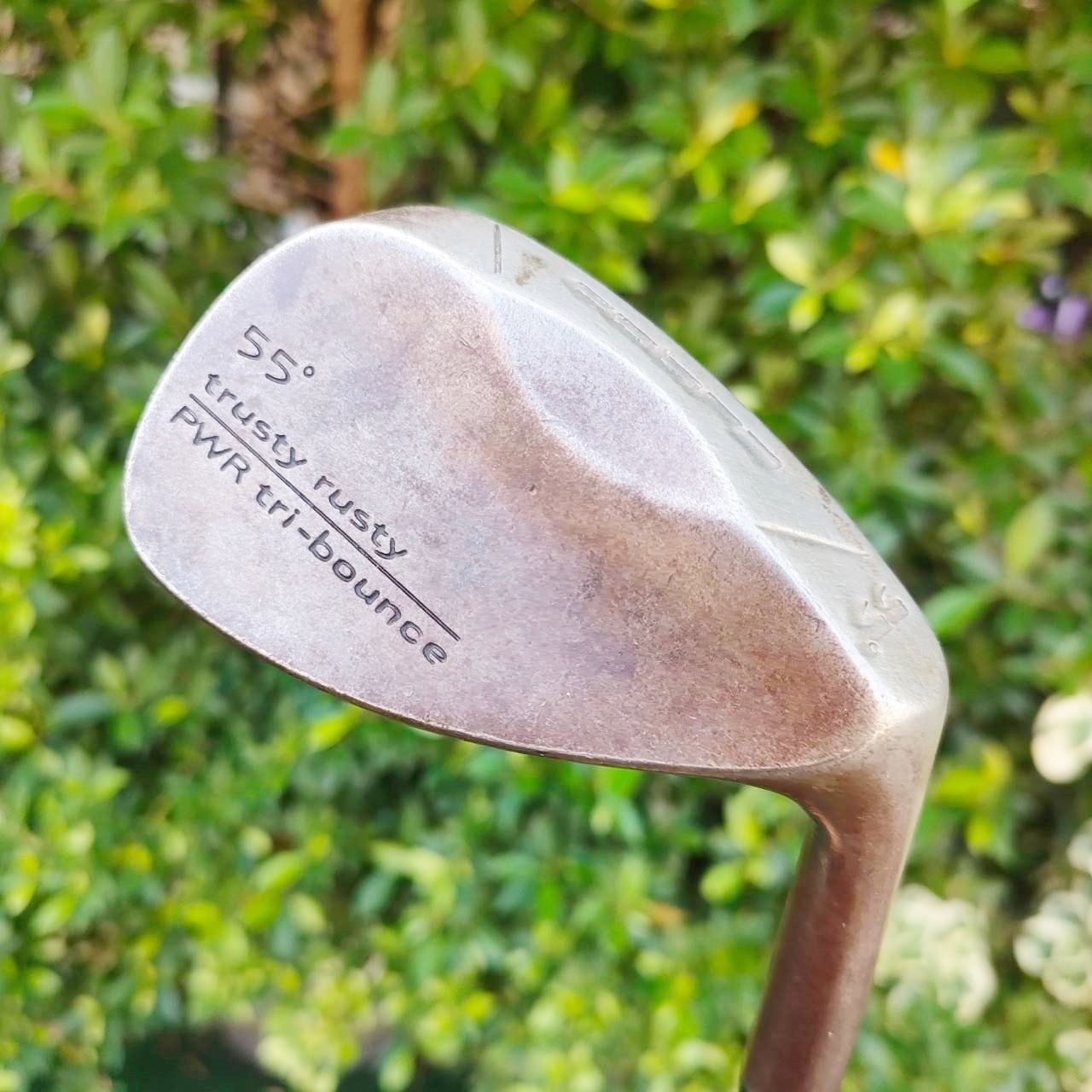WEDGE TRUSTY RUSTY PWR TRI-BOUNCE องศา 55 ก้าน COBRA สุดยอด WEDGE ที่มี SOLE ออกแบบได้สอดรับได้ดี!! ไม้กอล์ฟมือสอง ของแท้ BY NakaraLuxurious