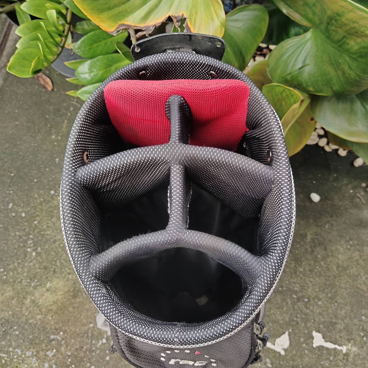 ถุงกอล์ฟ TaylorMade RAC มือสอง ถุงกอล์ฟดีไซน์เรียบ เท่ มีสไตล์ ฟังก์ชันครบ พร้อมลุยทุกสนาม