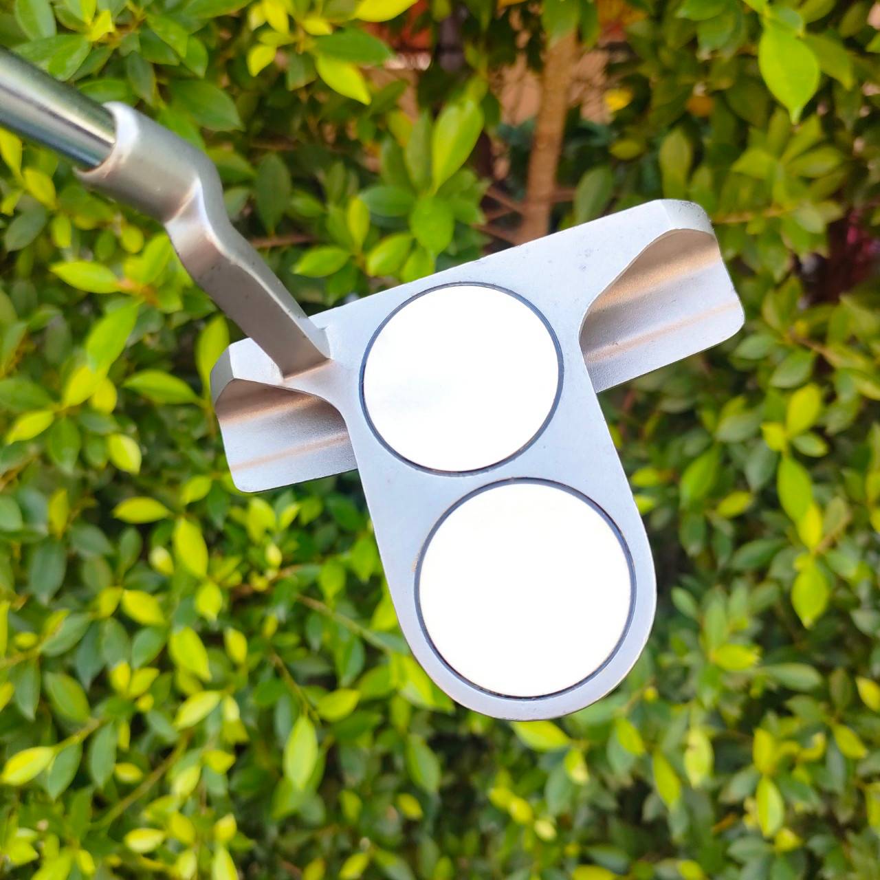 PUTTER ODYSSEY 2-BALL BLADE WHITE HOT XG ความยาว 34 นิ้ว สองบอลเล็งง่าย และเวลาเหวี่ยงจะรู้เลยว่าสโตรค ของเรานั้นเบี้ยวหรือไม่ กริพสวยเดิม สุดยอดเพราะหน้า XG ไม้กอล์ฟมือสอง ของแท้ BY NakaraLuxurious