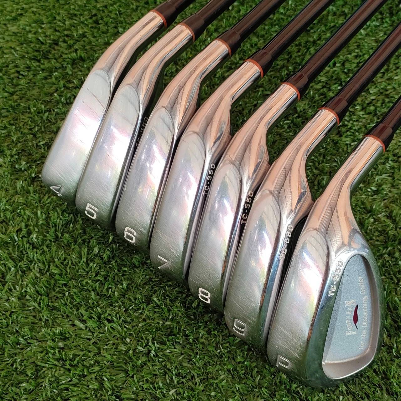 ชุดเหล็ก FOURTEEN TC-550 มีเหล็ก 4-9 เเละ PW ก้าน MD-370TI FLEX R เหล็กพรีเมี่ยม FORGED JAPAN ระดับปรมาจารย์เลยครับ และยัง เป็นใบ CAVITY ซึ่งตีง่าย และใช้วัสดุได้แพงมากๆ ตีทั้งนุ่มมากๆ ความรู้สึกเหนือระดับ และสุดคุ้มค่า กับราคาที่แสนพิเศษครับ