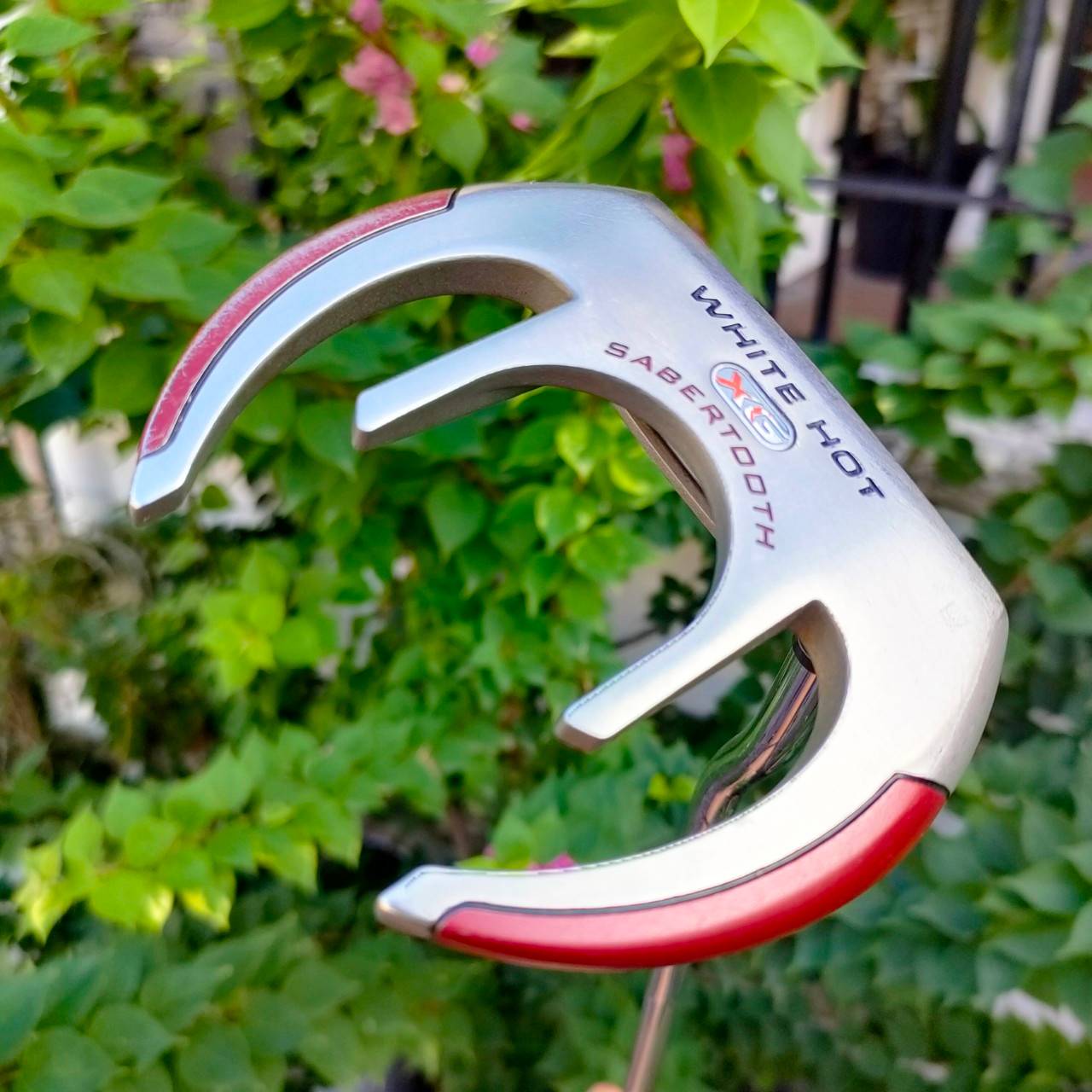 PUTTER ODYSSEY WHITE HOT XG SABERTOOTH ความยาว 34 นิ้ว กริฟ SUPER STROKE เเบบใหญ่