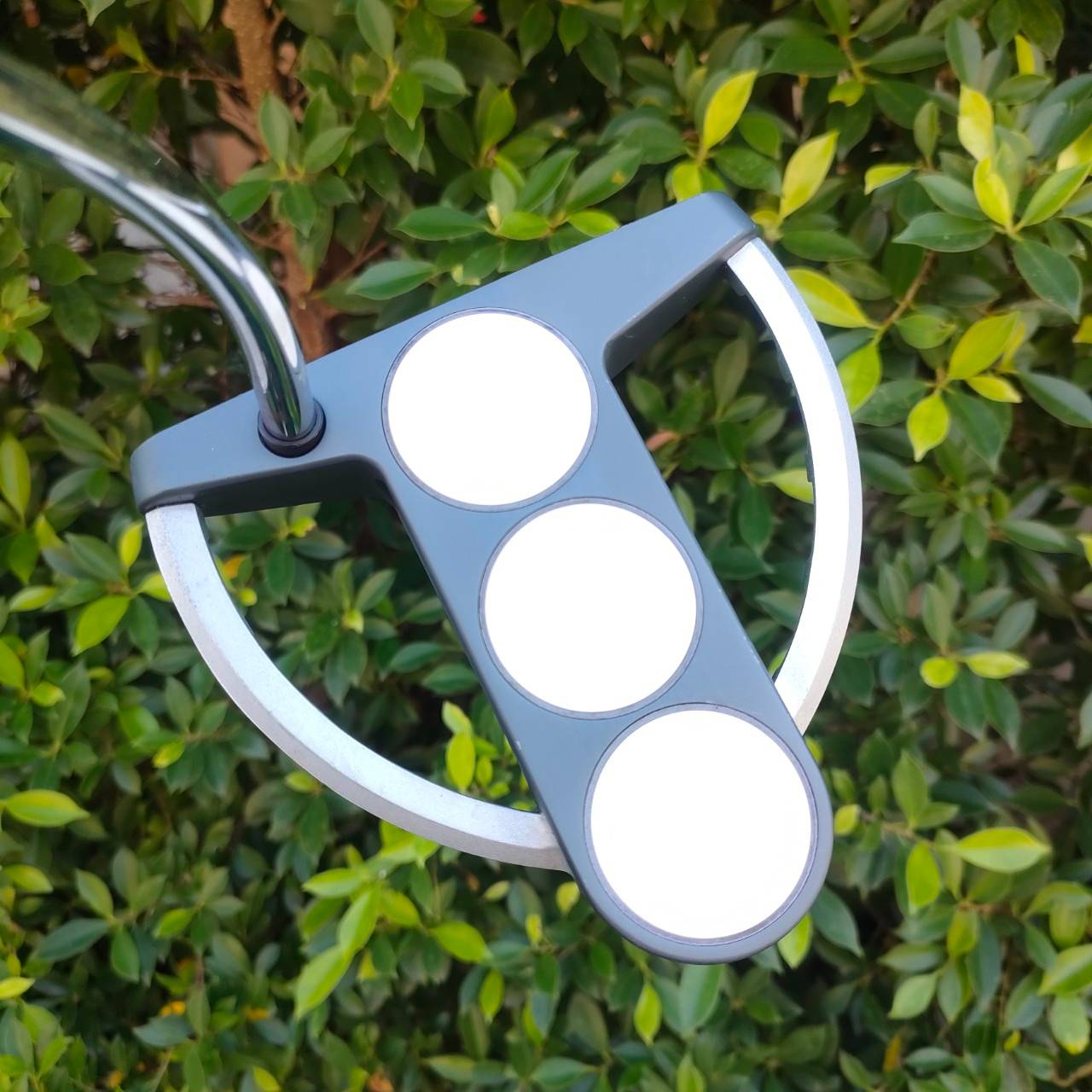 PUTTER ODYSSEY TRI-BALL SRT WHITE STEEL หน้าสัมผัสที่เกาะไลน์มาก ความยาว 34 นิ้ว มี COVER เดิมแท้!! ไม้กอล์ฟมือสอง ของแท้ BY NakaraLuxurious