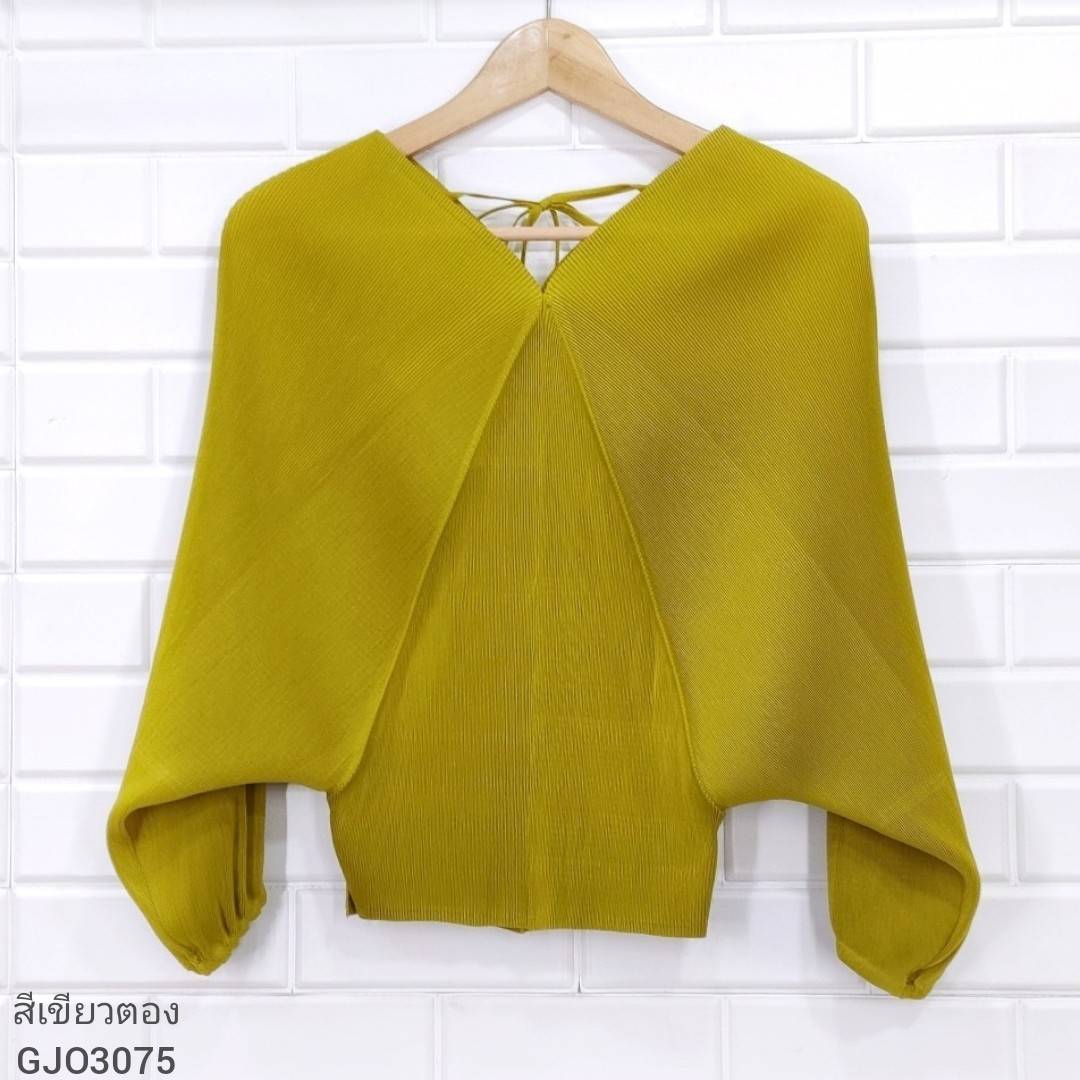 2MUAY รุ่น GJO3075 เสื้อผู้หญิง เสื้อพลีทคุณภาพ สีดำ BATSLEEVE BOW TIE PLEAT TOP FREE SIZE