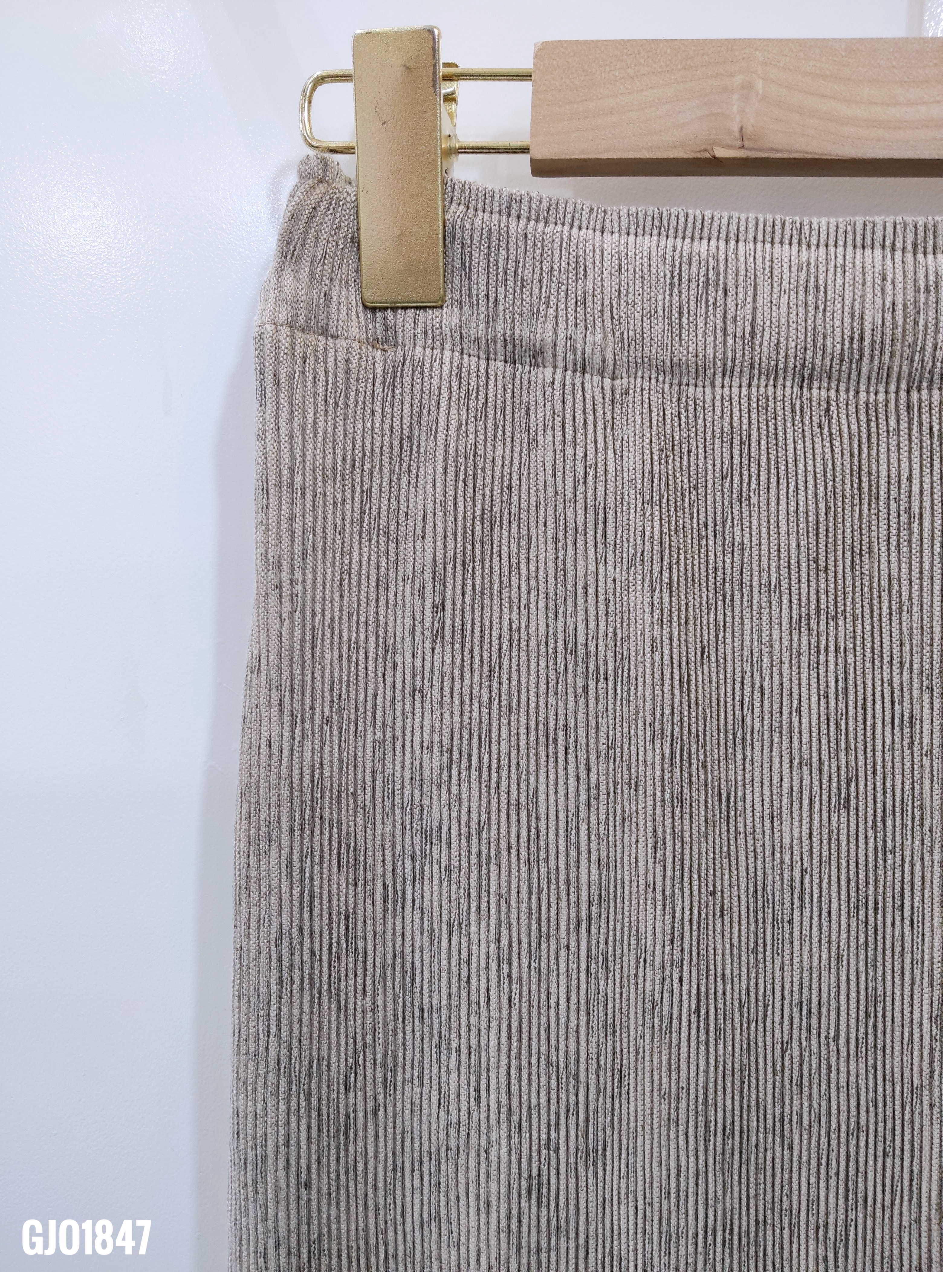 ปรับราคาลง20%!! ยาว 33.5นิ้ว! 2MUAY รุ่น GJO1847 กระโปรงพลีทคุณภาพ PENCIL KNIT PLEATED SKIRT 7 สี FREE SIZE