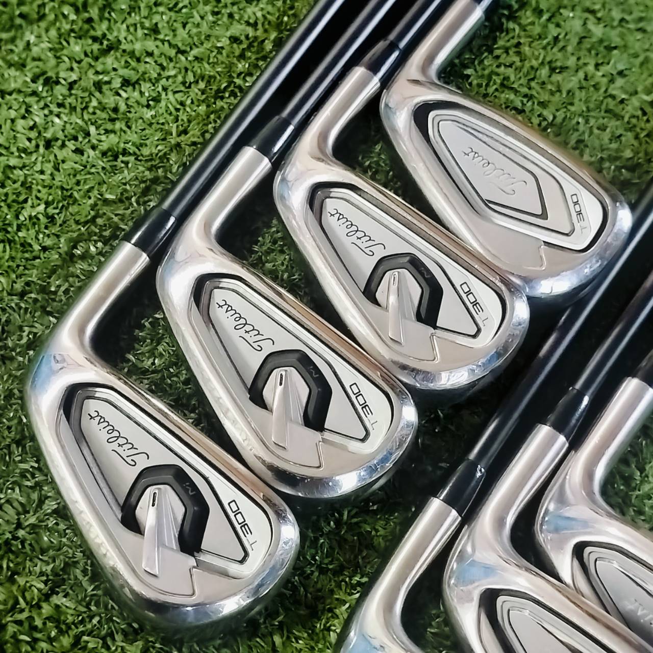 ชุดเหล็กท๊อปสุดของ Titleist รุ่น T300 เทคโนโลยี Max Impact ให้ฟีลลิ่งและพลังอันสูงสุดในการเข้าปะทะลูกกอล์ฟ ไม้กอล์ฟพรีเมี่ยมมือสอง ของแท้ By NakaraLuxurious