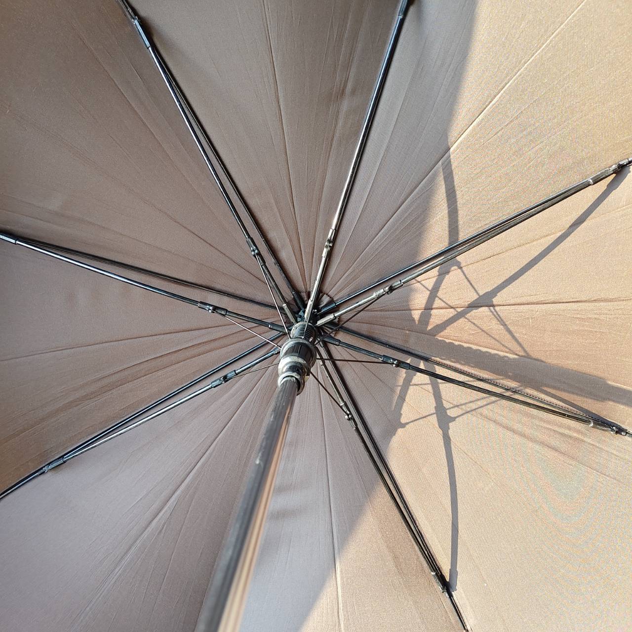 หายากมาก! ร่มกอล์ฟ BENZ มือสอง ของแท้ ด้านจับเป็นเกียร์ สุดวินเทจ ลักชูมากๆค่ะ