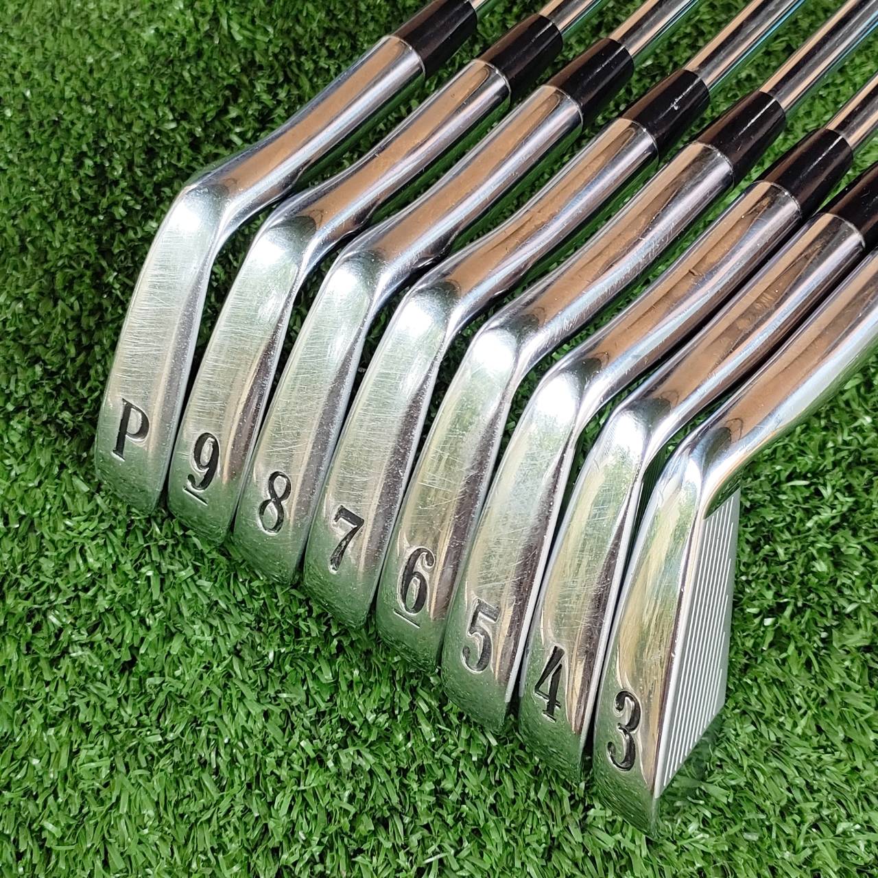 **ไม้กอล์ฟมือซ้าย** ชุดเหล็ก TITLEIST 690 MB มีเหล็ก 3-9 เเละ PW ก้าน DYNAMIC GOLD S200 เหล็ก FORGED ระดับพรีเมี่ยม ไม้กอล์ฟพรีเมี่ยมมือสอง ของแท้ By NakaraLuxurious