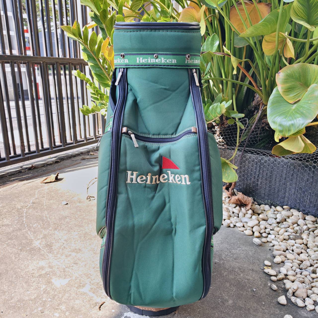 ถุงกอล์ฟ HEINEKEN ของแท้ มือสอง สภาพสวยเดิม ดีไซน์เท่ ไม่ซ้ำใคร ใครเป็นสายสะสม ห้ามพลาด!