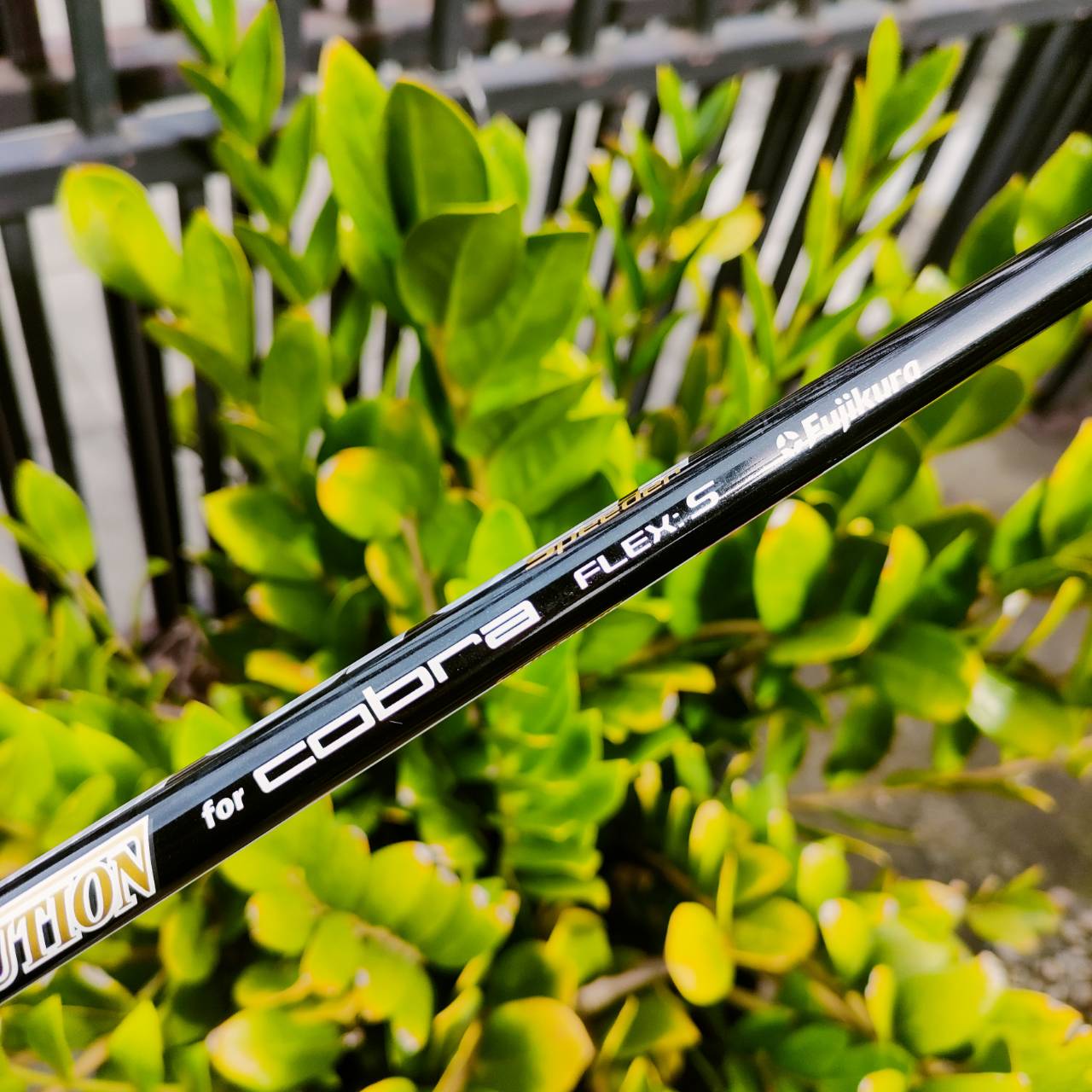 Driver Cobra King F9 สภาพสวยงาม มี COVER เดิม ก้าน FUJIKURA SPEEDER EVOLUTION FLEX S รูปลักษณ์ที่ได้แรงบันดาลใจมาจากรถซูเปอร์คาร์ ขณะที่คอนเซ็ปต์ด้านประสิทธิภาพ หลักๆ แล้วถูกออกแบบมาเพื่อให้โดดเด่นด้านแอโรไดนามิกส์มากที่สุดอย่างที่ไม่เคยมีมาก่อน ไม้กอล์ฟพ