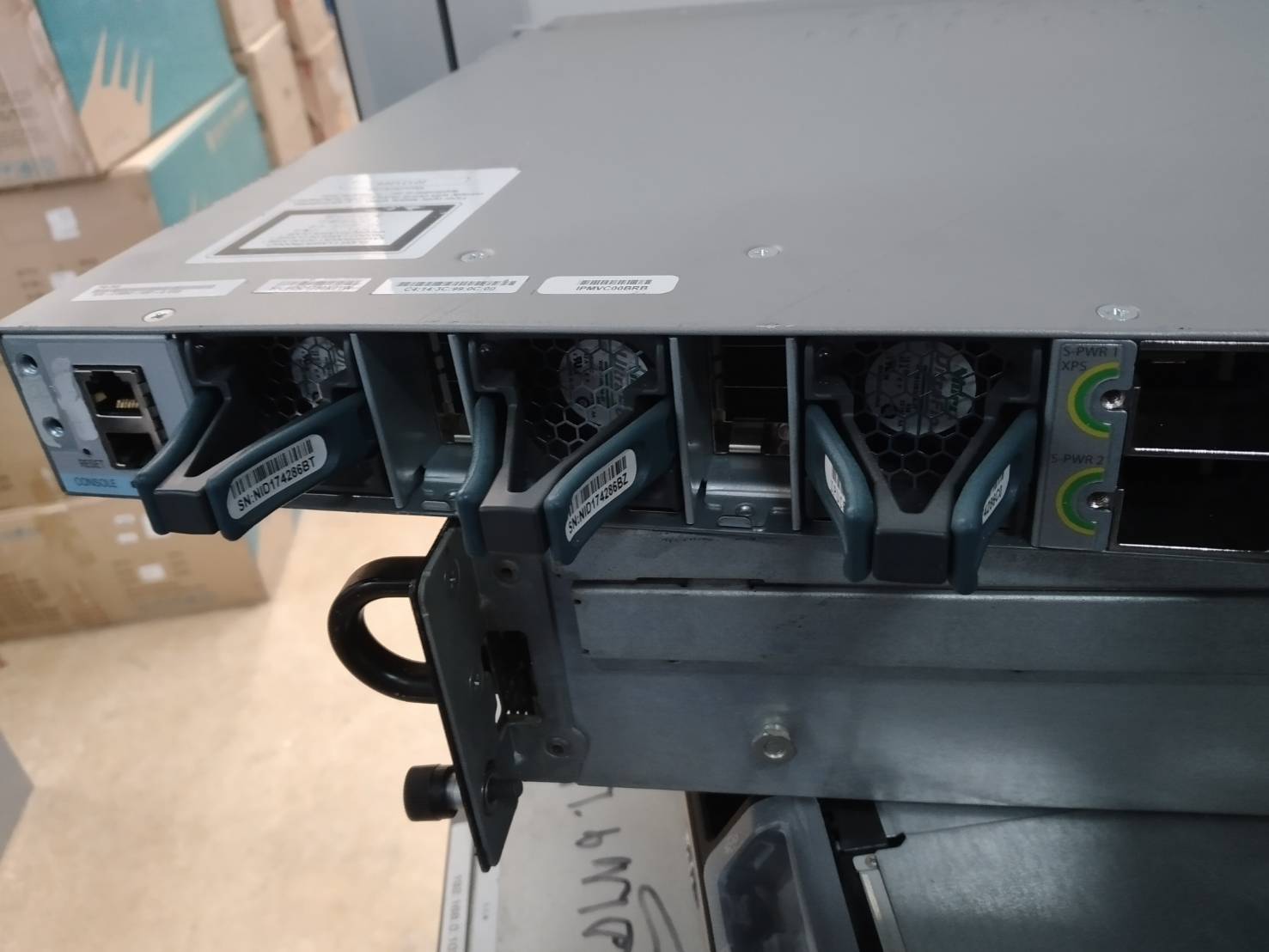 CISCO CATALYST 3850 - WS-C3850-48F-L - 48 Ports PoE+ - IOS 3.6 UNIV - NM-4-1G