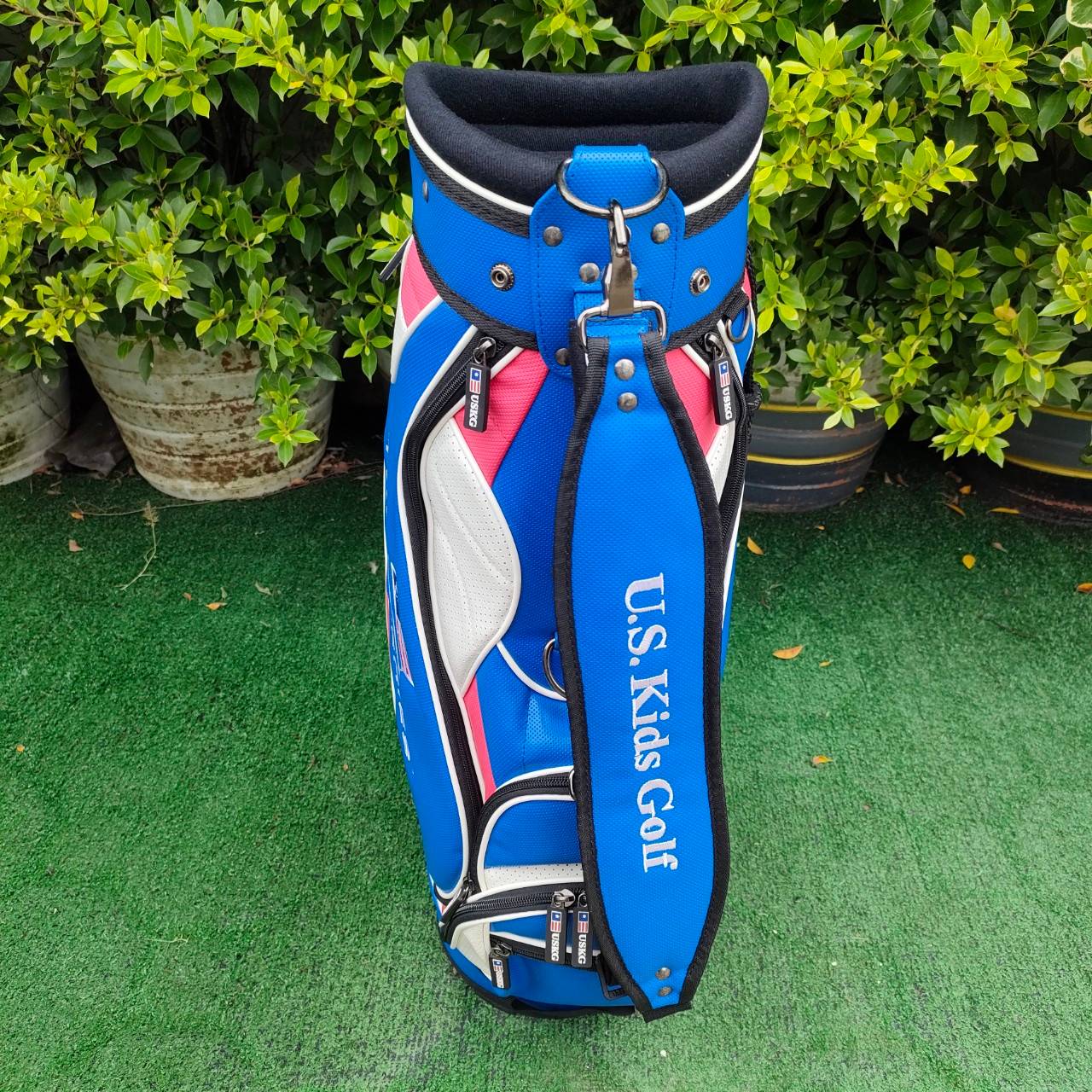 ถุงกอล์ฟเด็ก U.S.KIDS GOLF TOUR SERIES - สีน้ำเงิน ขนาดไชส์ของถุง ปากถุง 7.5 นิ้ว ความสูงของถุงกอล์ฟ 28 นิ้ว ถุงกอล์ฟที่ดีที่สุด สำหรับเยาชน ถุง TOUR มือหนึ่ง ของแท้ BY NakaraLuxurious