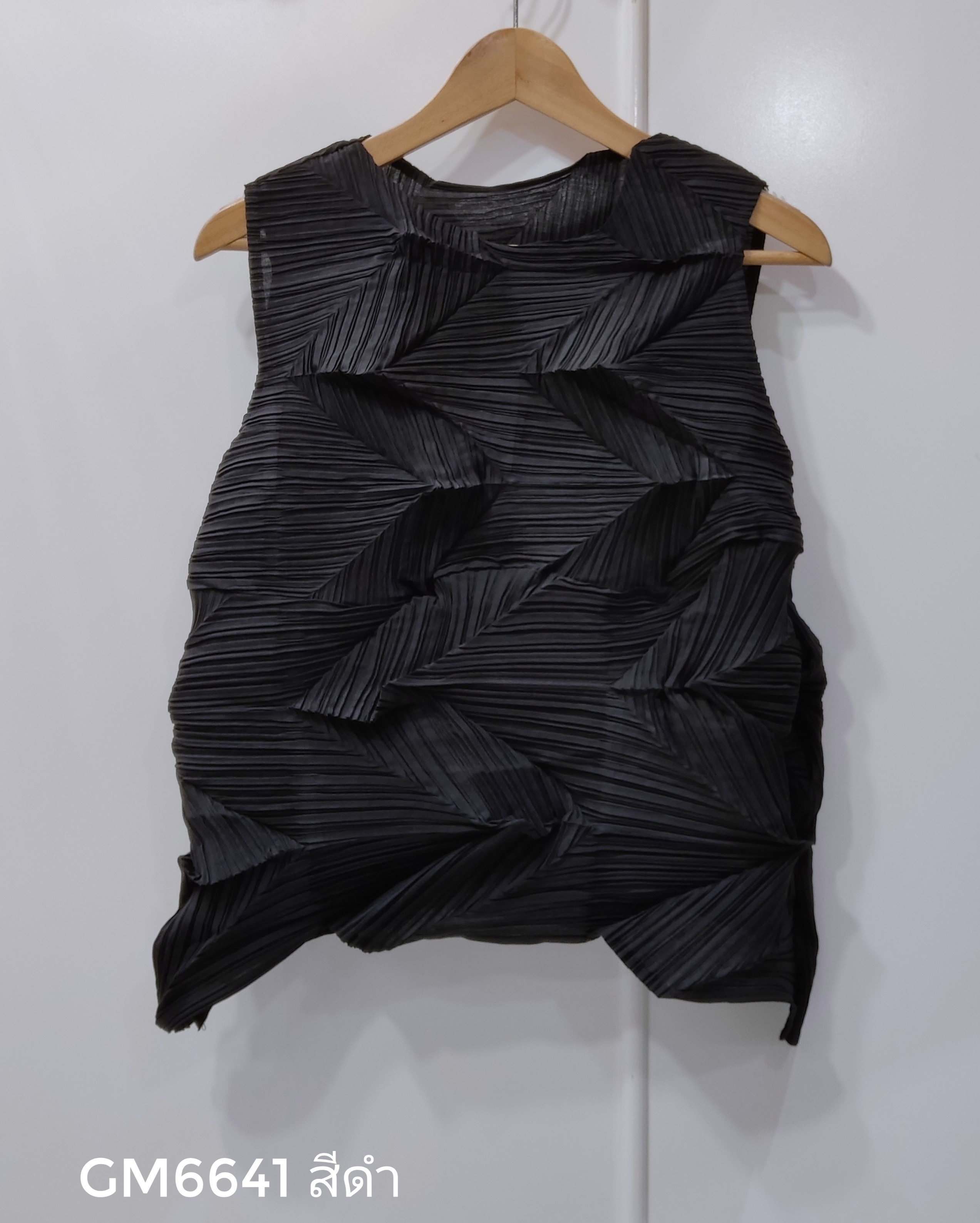 อกถึง 40 นิ้ว 2MUAY รุ่น GM6641 เสื้ออัดพลีท SLEEVELESS ZIG ZAG PLEATED TOP 3 สี FREE SIZE