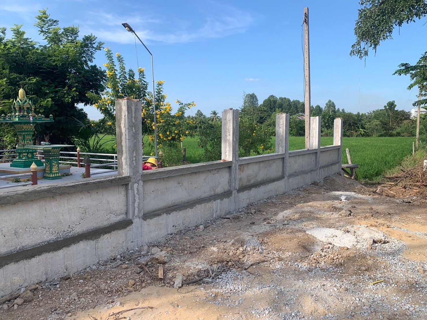 สร้างกำแพงวัดดงกะเชา จ.สุพรรณบุรี