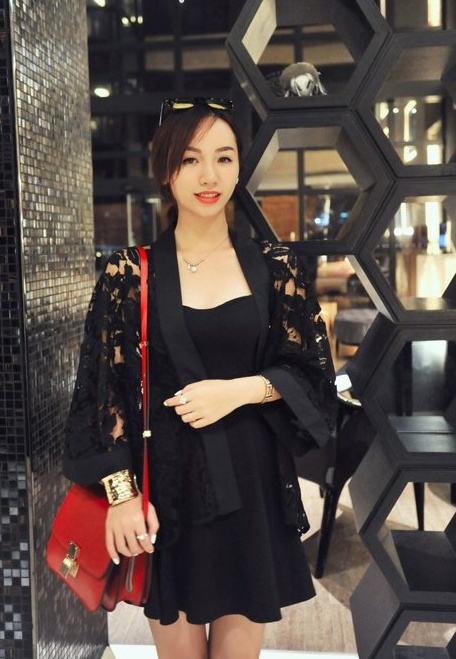 เสื้อคลุมลายลูกไม้ตามแบบ สุดเก๋ สุดซิล สามารถใส่ได้ทุกโอกาส สีดำ