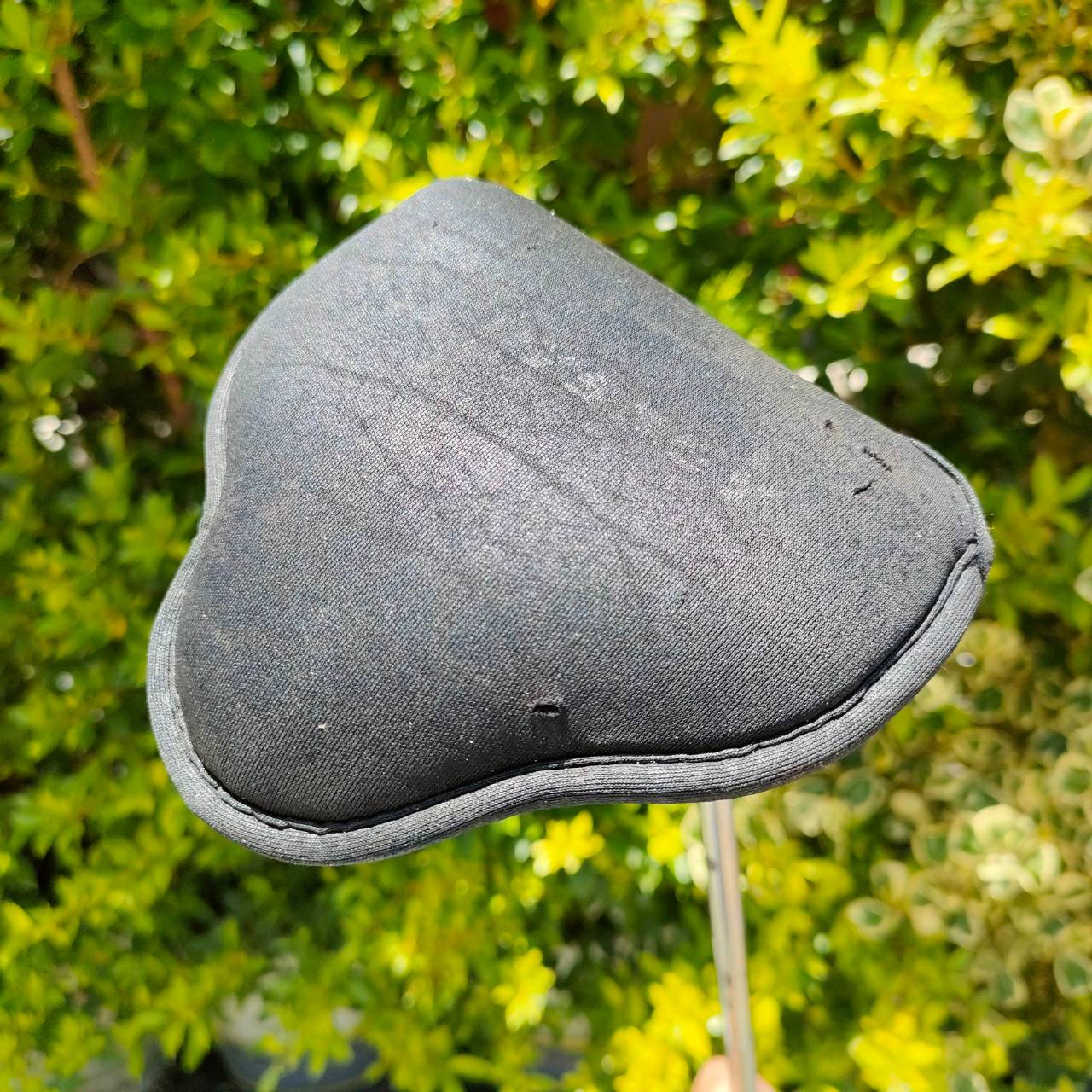 PUTTER ODYSSEY 2-BALL BLADE ความยาว 34 นิ้ว มี COVER เดิม ** กริฟมีการเสื่อมสภาพ ** เก่าเก็บมีรอยร้าวเล็กน้อยที่บอลลูกแรก เป็นรุ่นที่ยอดนิยมอีกรุ่น ไม้กอล์ฟมือสอง ของแท้ BY NakaraLuxurious