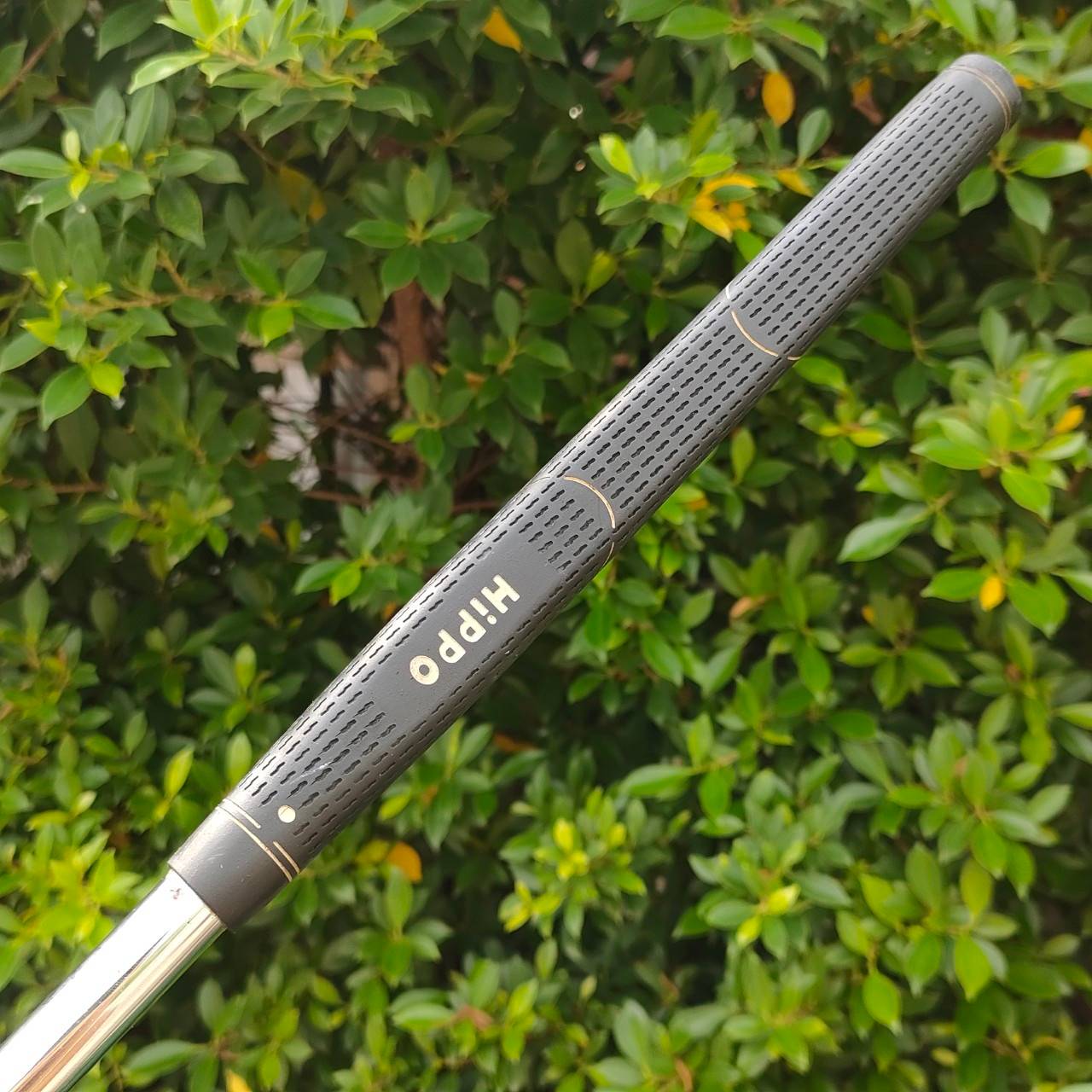 PUTTER HIPPO MP3 ความยาว 34 นิ้ว ก้าน RIFLE สุดยอดการกระจายน้ำหนัก มีทั้งปีดสองข้างเหมือนเบอร์ 7 และมีบอลอยู่ตรงกลาง และมี เส้นเล็งเห็นชัด!! ไม้กอล์ฟมือสอง ของแท้ BY NakaraLuxurious