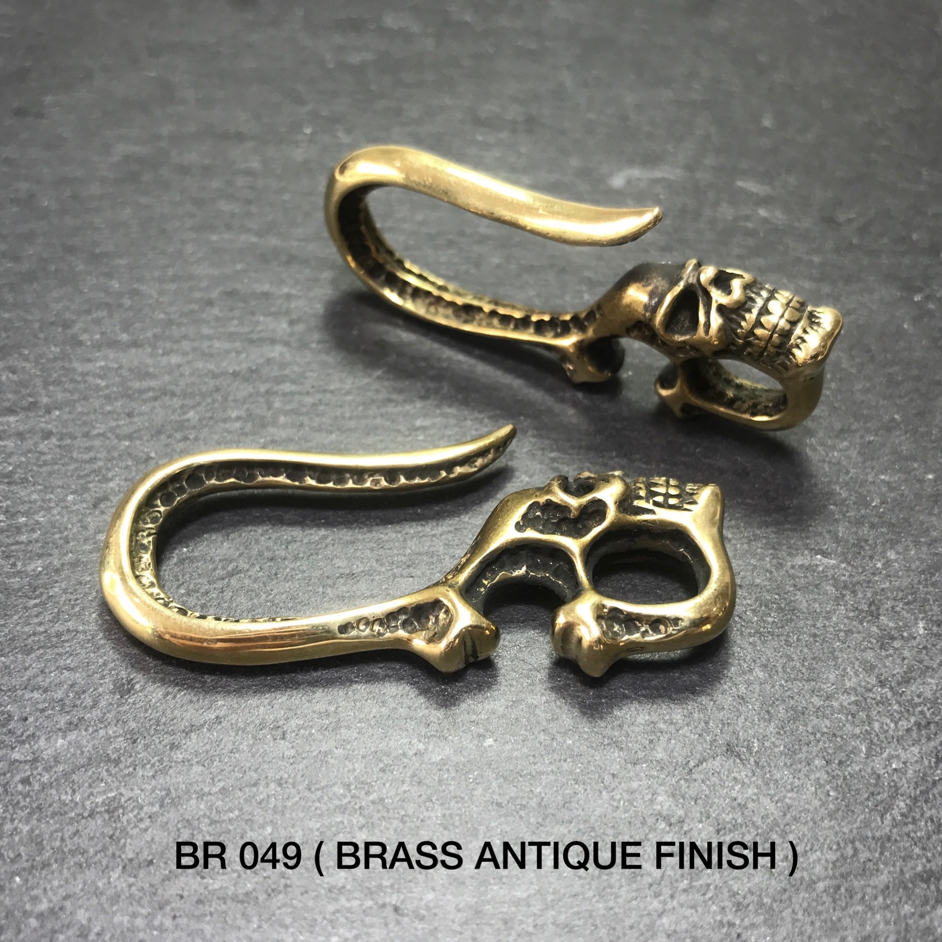 BR049 ตะขอฟิชฮุกลายกระโหลก อะไหล่ทองเหลืองแท้ อุปกรณ์งานหนัง leatherbrass **ราคาต่อชิ้น**