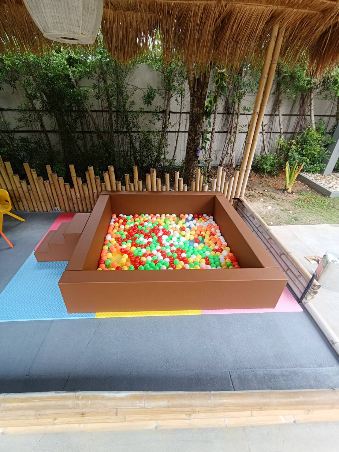 บ่อบอลพร้อมบันได ห้องบอล คอกกั้นเด็ก บุนวมนิ่ม,คอกกั้น, เบาะนุ่มนิ่ม หนัง soft play, indoor playground ของเล่นเสริมพัฒนาการ รับสั่งทำบ่อบอล ตามขนาด