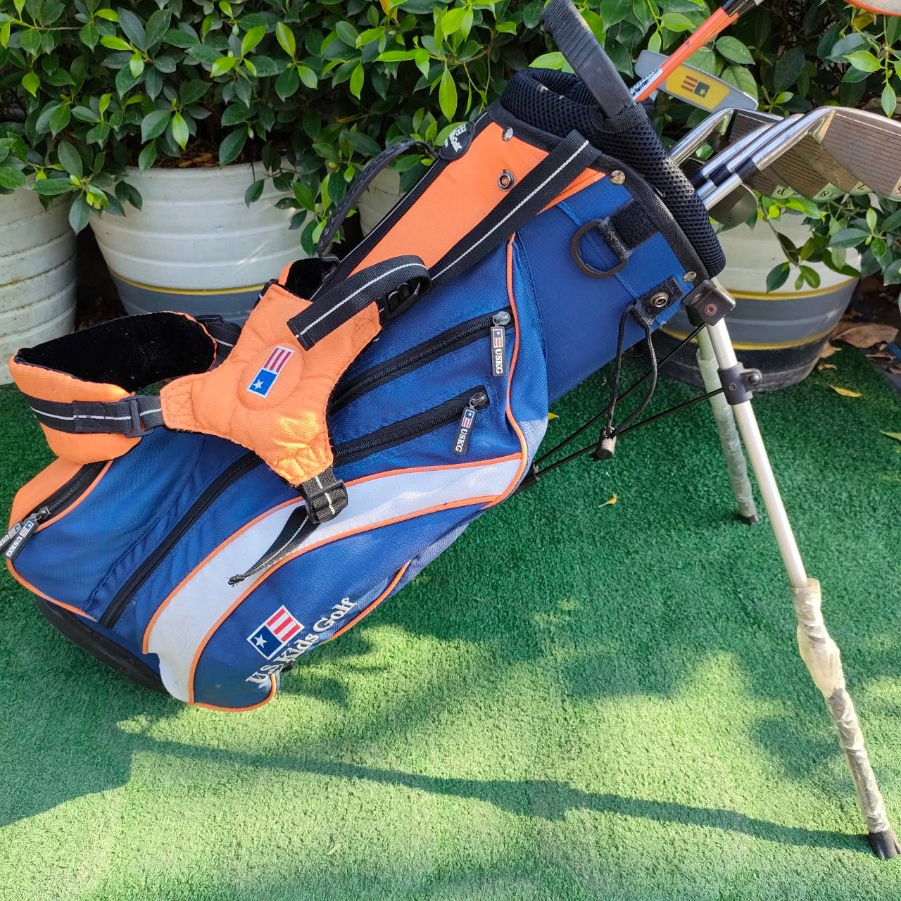 ** ไม้กอล์ฟสำหรับเด็ก ** FULLSET U.S KIDS GOLF ULTRALIGHT WT-20 51 ทั้งชุดประกอบด้วย หัวไม้ เเละ เเฟร์เวย์ ชุดเหล็ก 6,7,8,9, เเละ pw sw PUTTER USKG-520 พร้อมถุงกอล์ฟ US KIDS ไม้กอล์ฟเด็กอันดับ 1 ของโลก