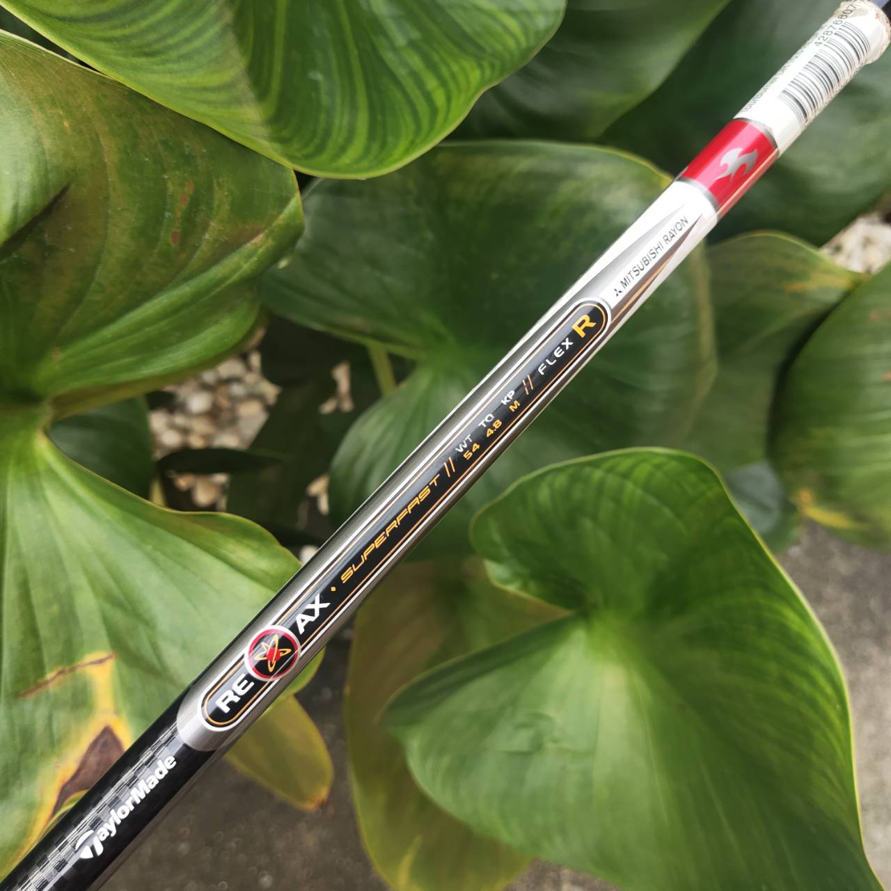 DRIVER TAYLORMADE TOUR BURNER หัวสามเหลี่ยมทางด้านหลัง ทำให้ MOI สูงมาก ตีทั้งไกล และตรง เสียงหวานจัด